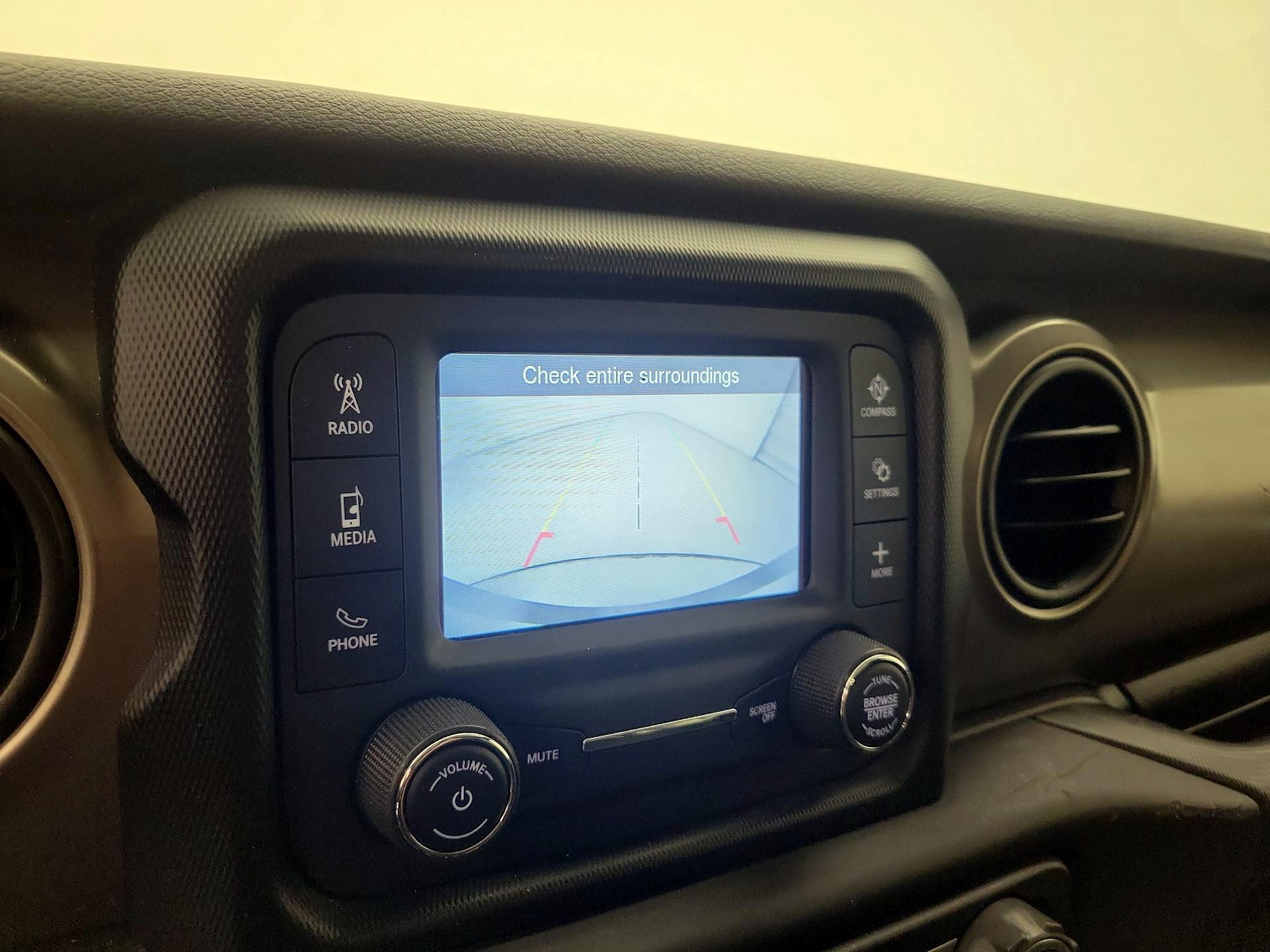 Thumbnail: 2019 Jeep Wrangler - 14
