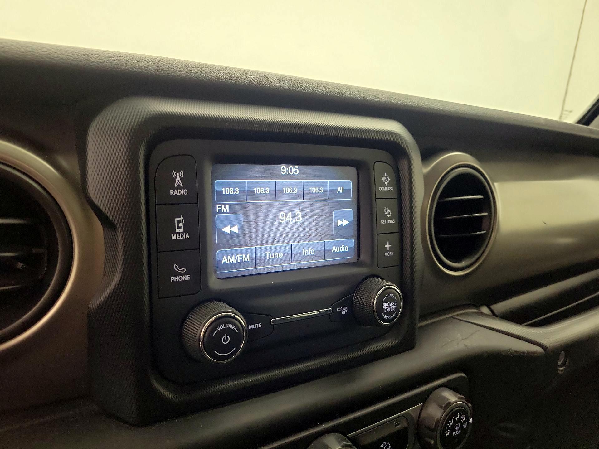 Thumbnail: 2019 Jeep Wrangler - 15
