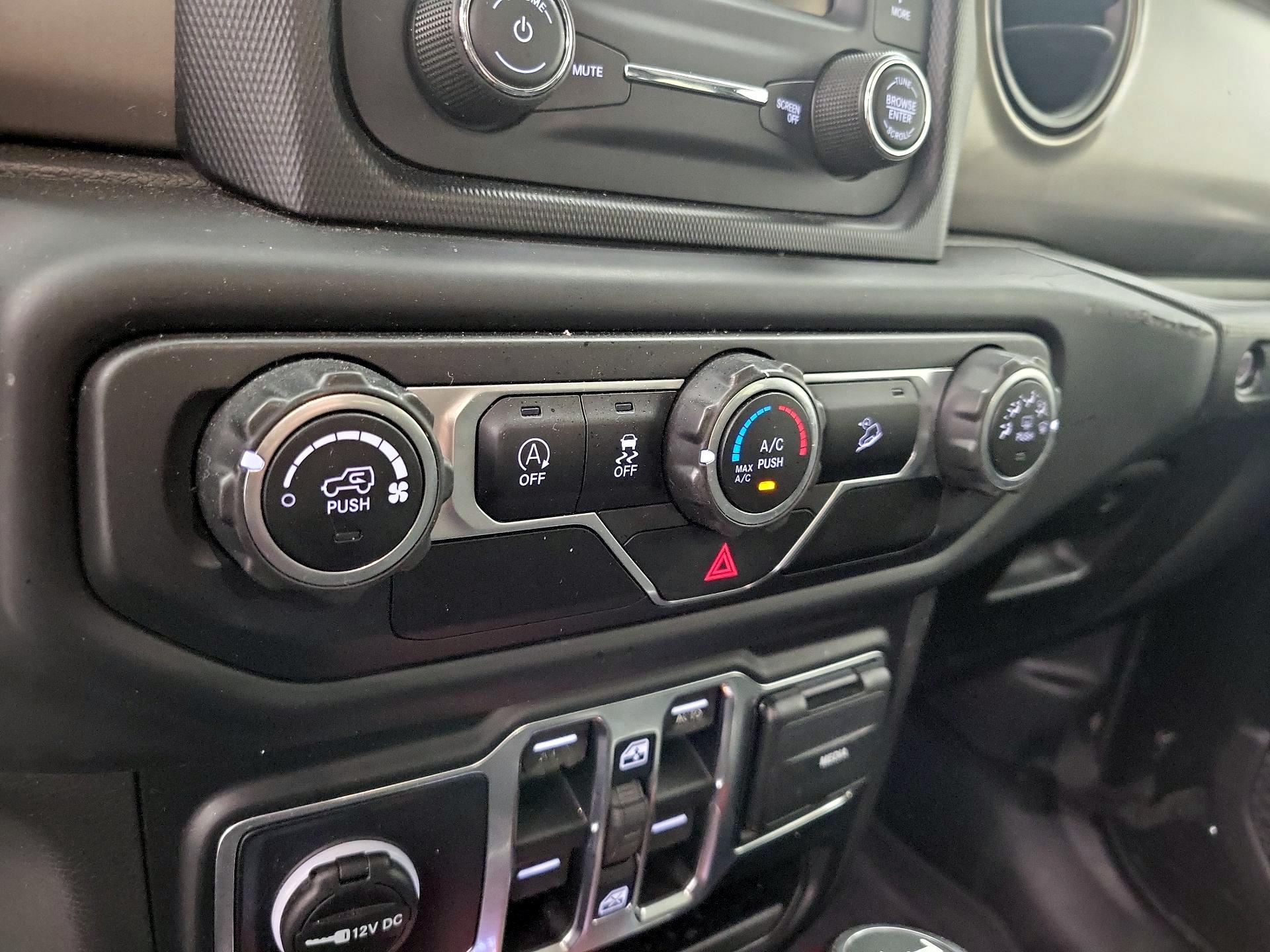 Thumbnail: 2019 Jeep Wrangler - 16