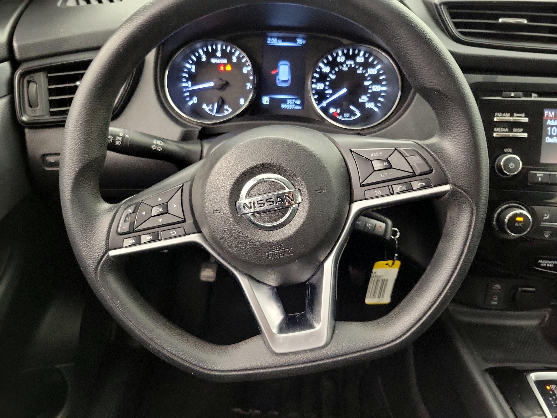 Thumbnail: 2017 Nissan Rogue - 10