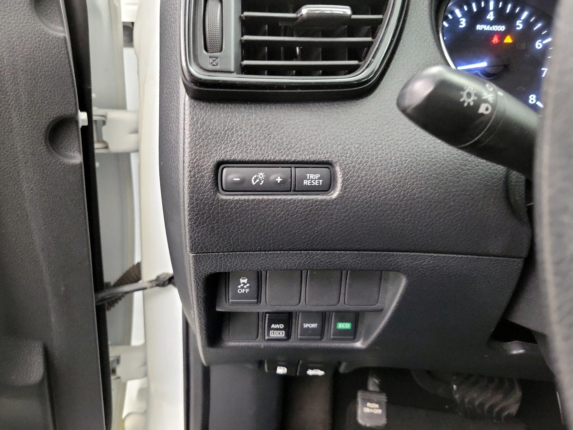 Thumbnail: 2017 Nissan Rogue - 13