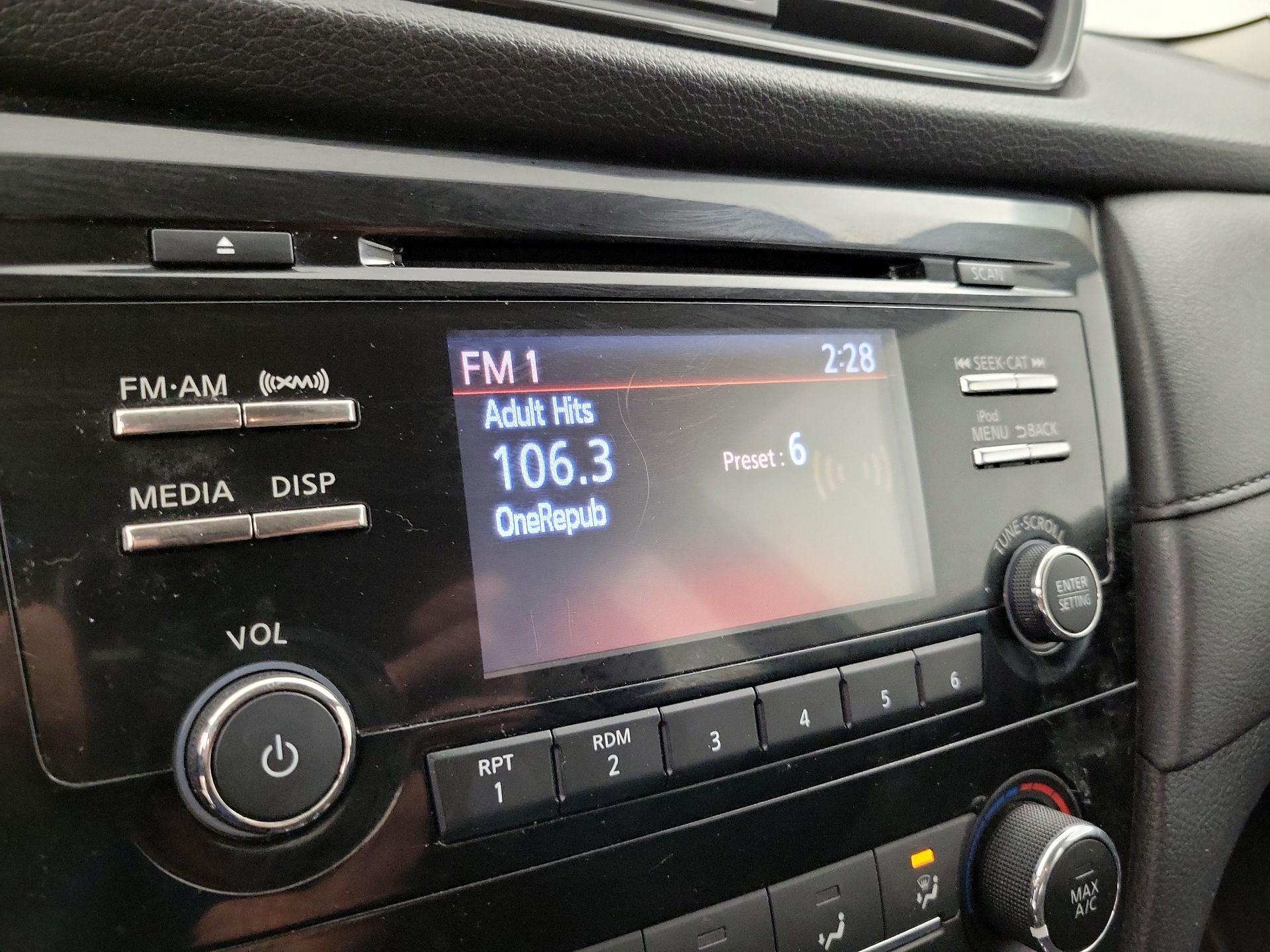 Thumbnail: 2017 Nissan Rogue - 15