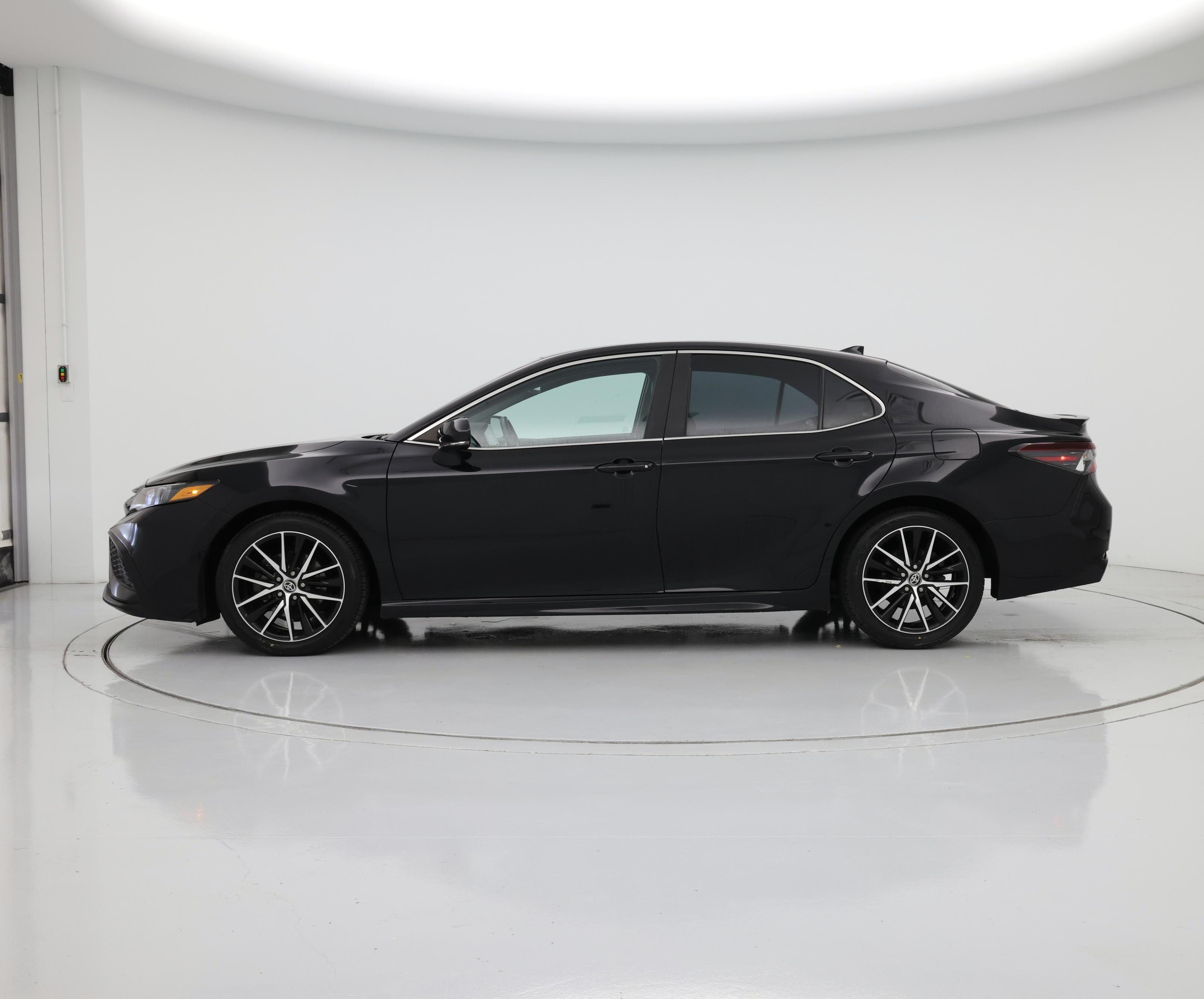 Thumbnail: 2021 Toyota Camry - 3
