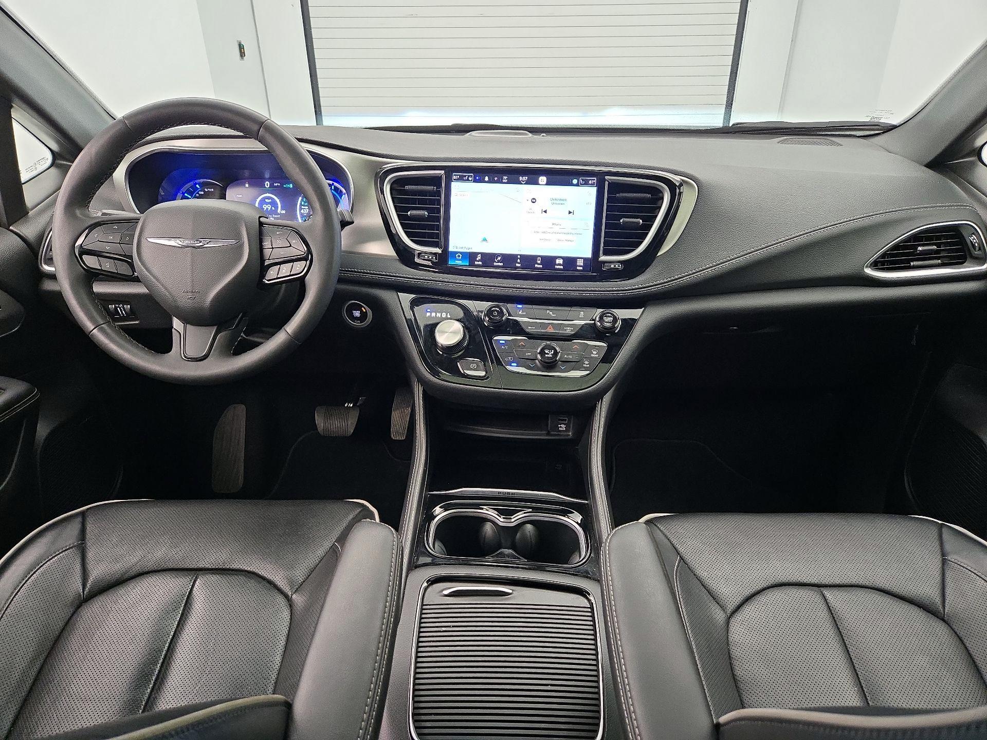Thumbnail: 2023 Chrysler Pacifica - 9
