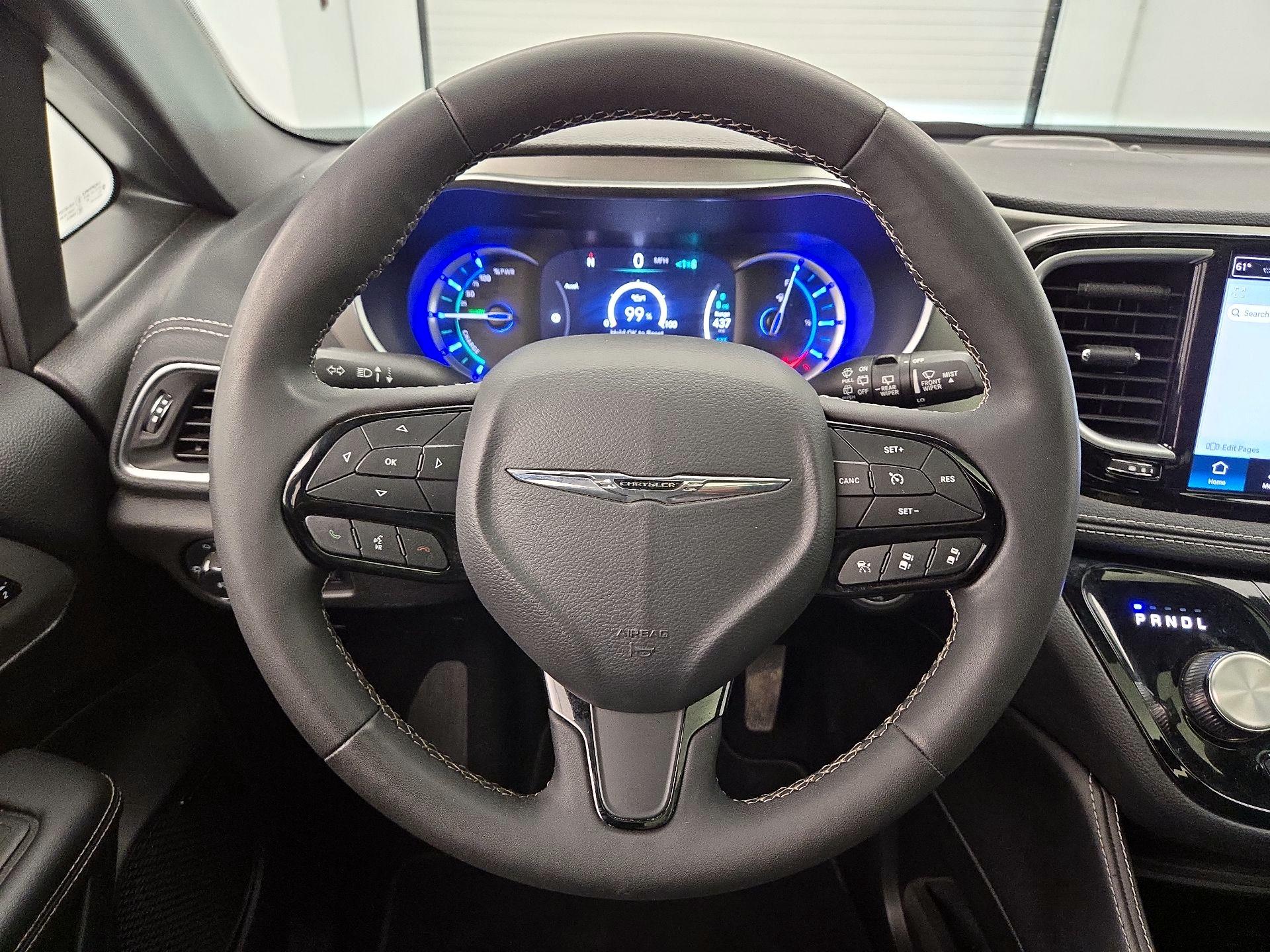 Thumbnail: 2023 Chrysler Pacifica - 10