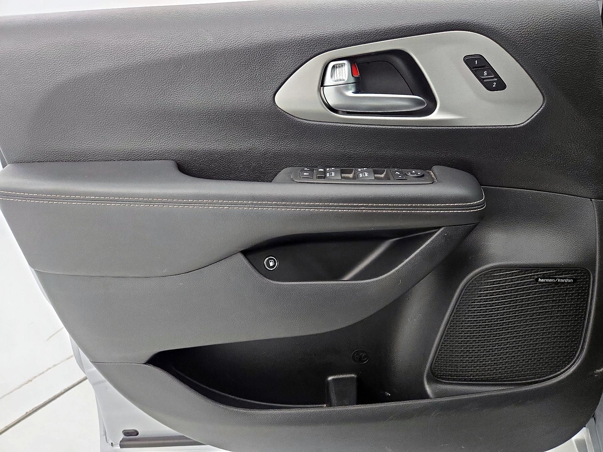 Thumbnail: 2023 Chrysler Pacifica - 12