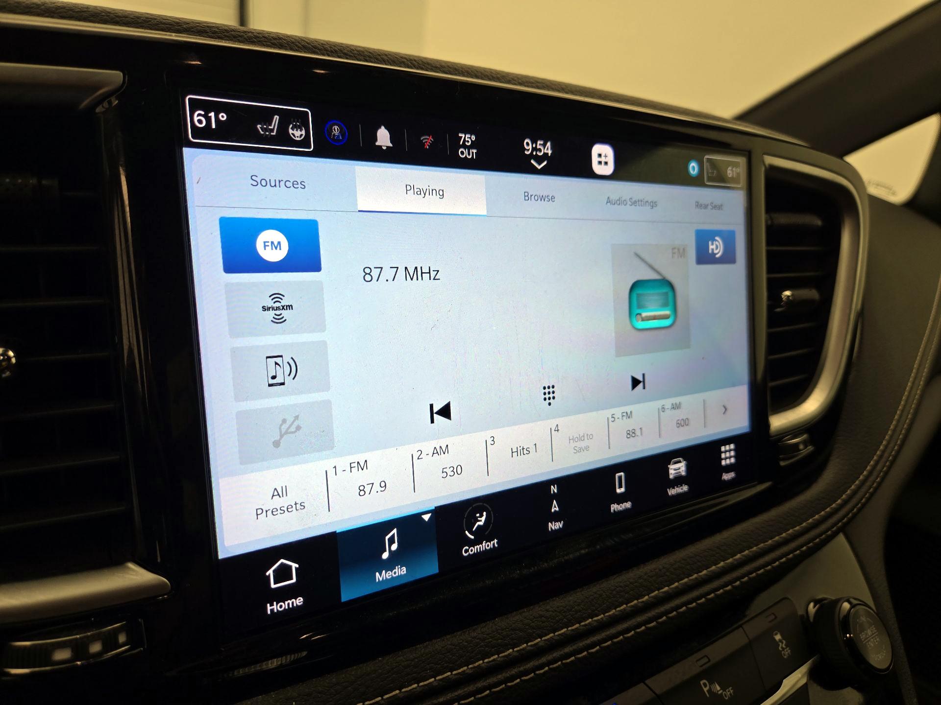 Thumbnail: 2023 Chrysler Pacifica - 16