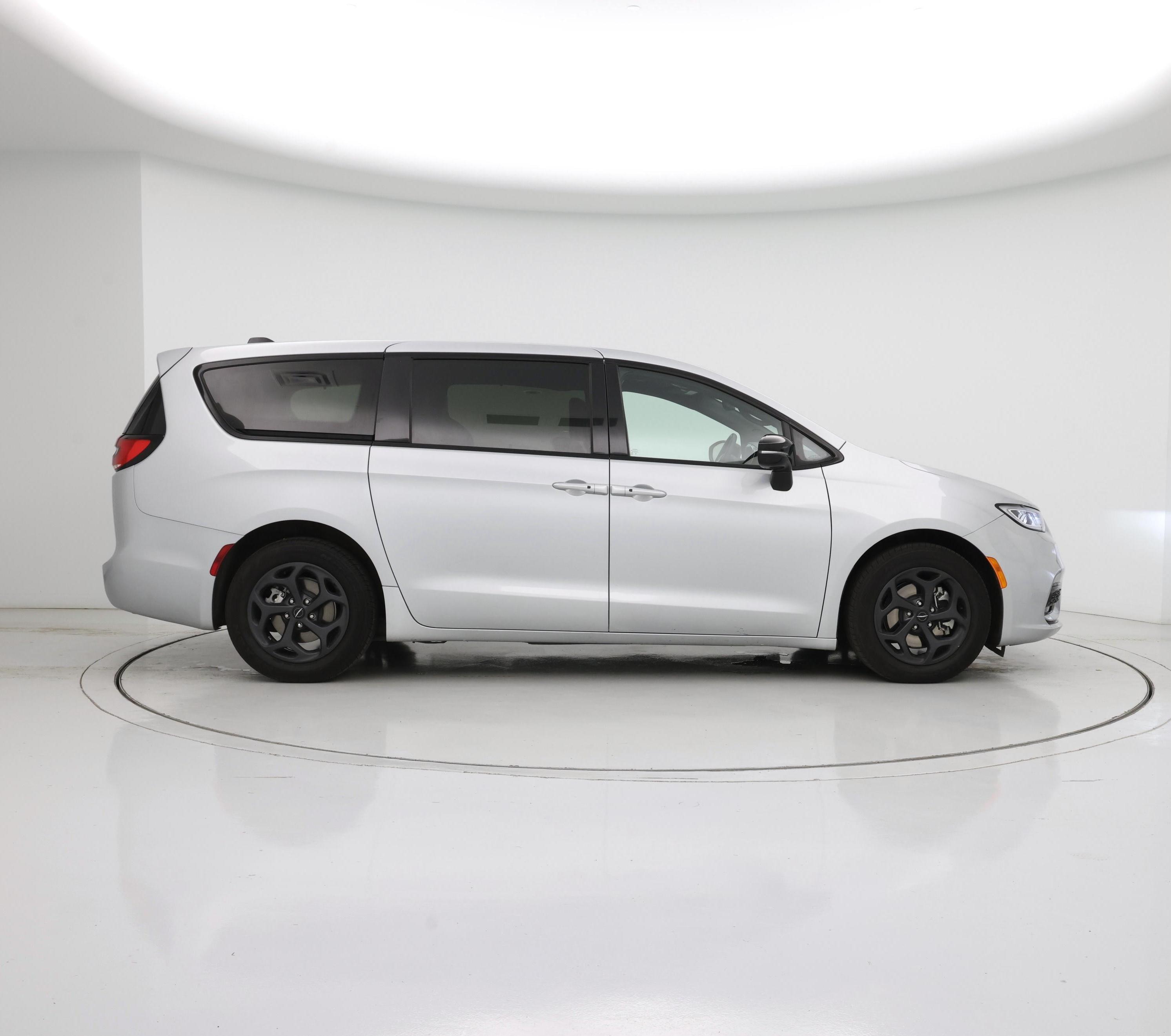 Thumbnail: 2023 Chrysler Pacifica - 7