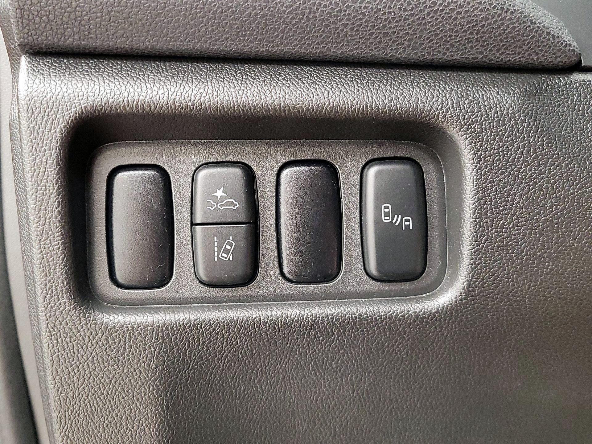 Thumbnail: 2023 Mitsubishi Outlander Sport - 13