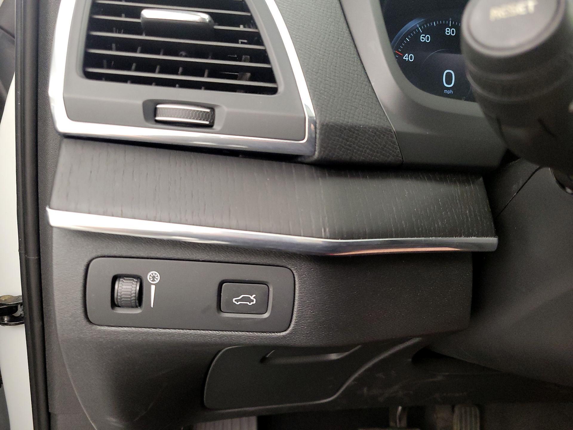 Thumbnail: 2020 Volvo XC90 - 13