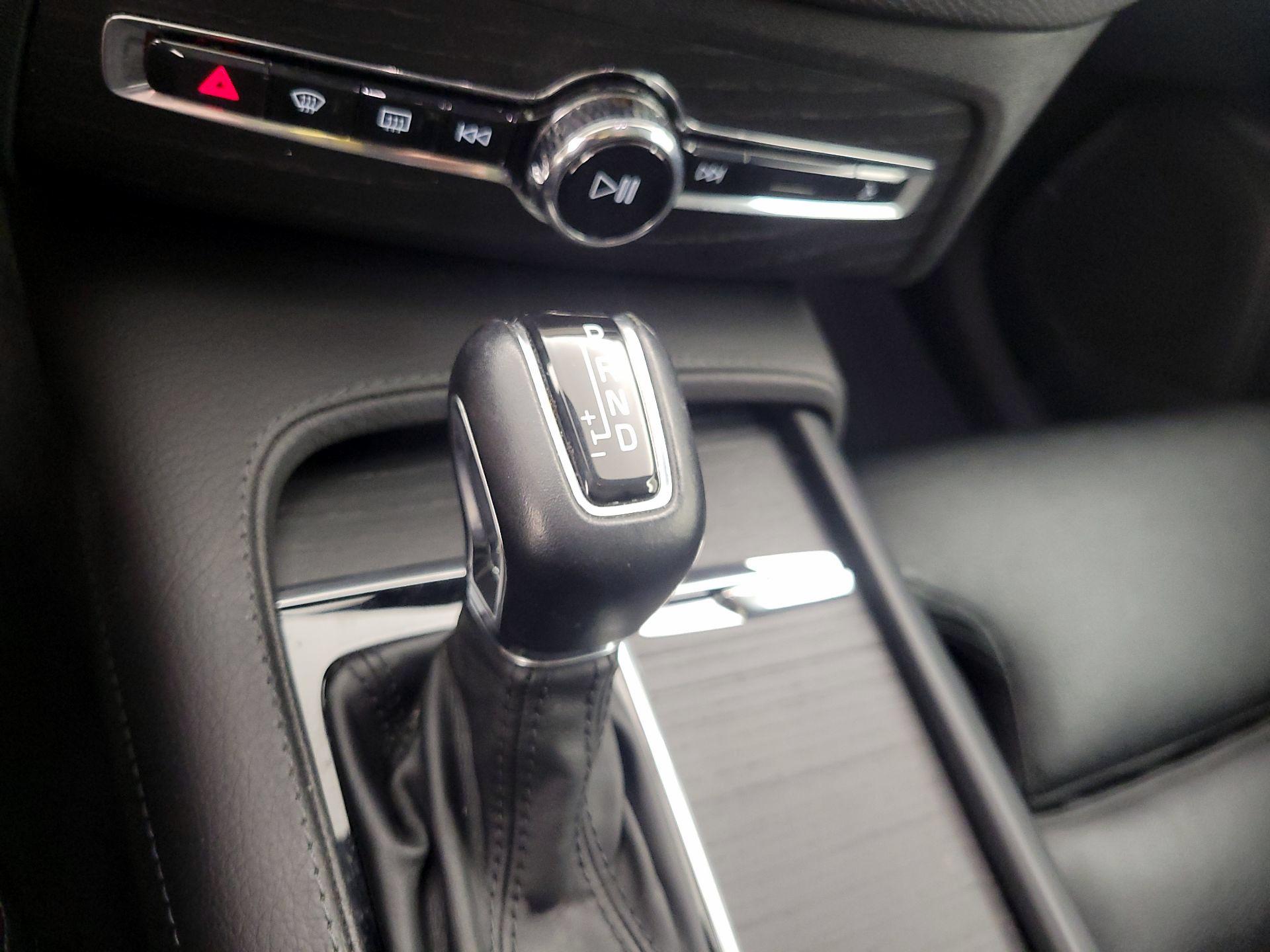 Thumbnail: 2020 Volvo XC90 - 17