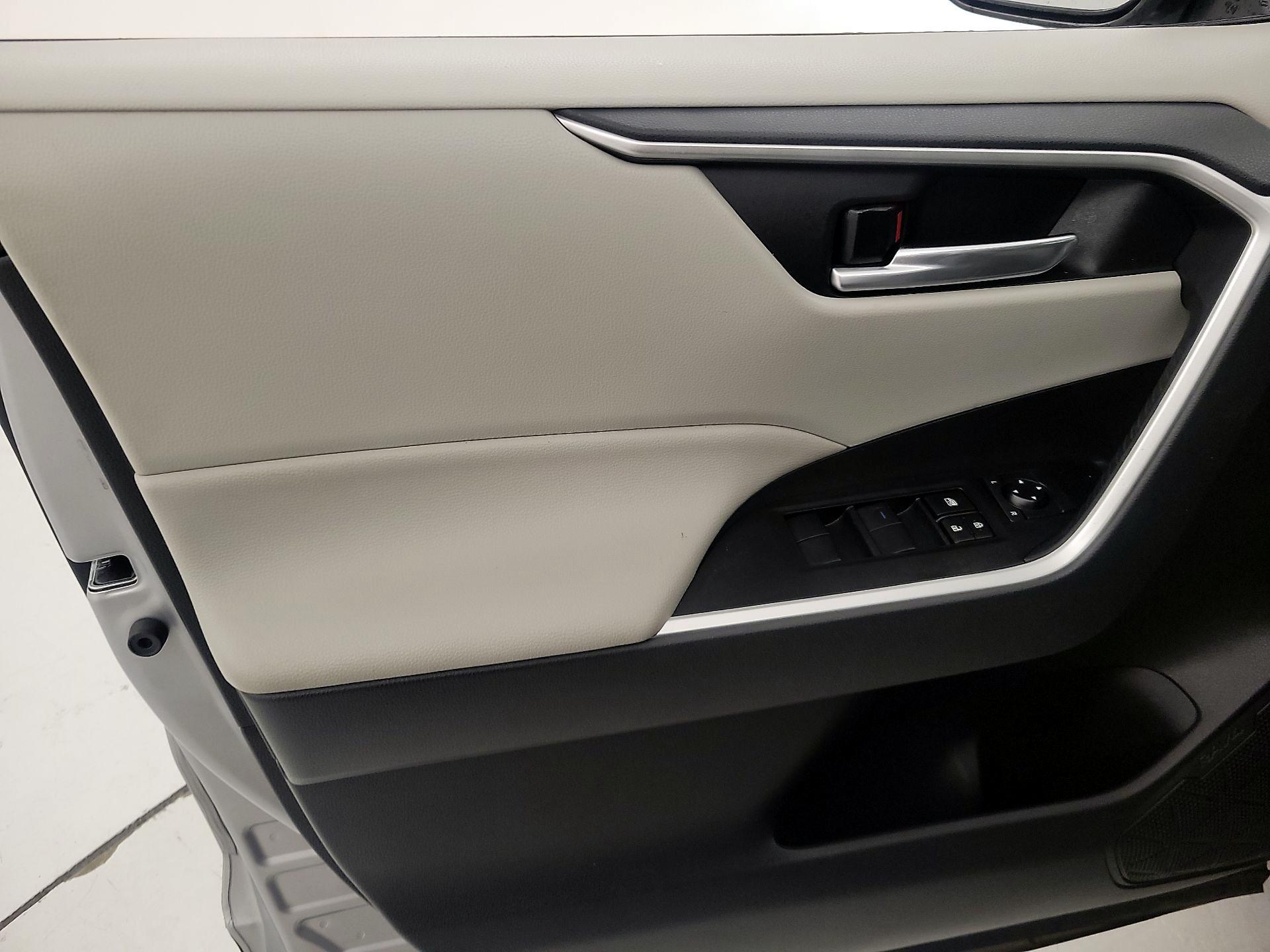 Thumbnail: 2021 Toyota RAV4 - 12