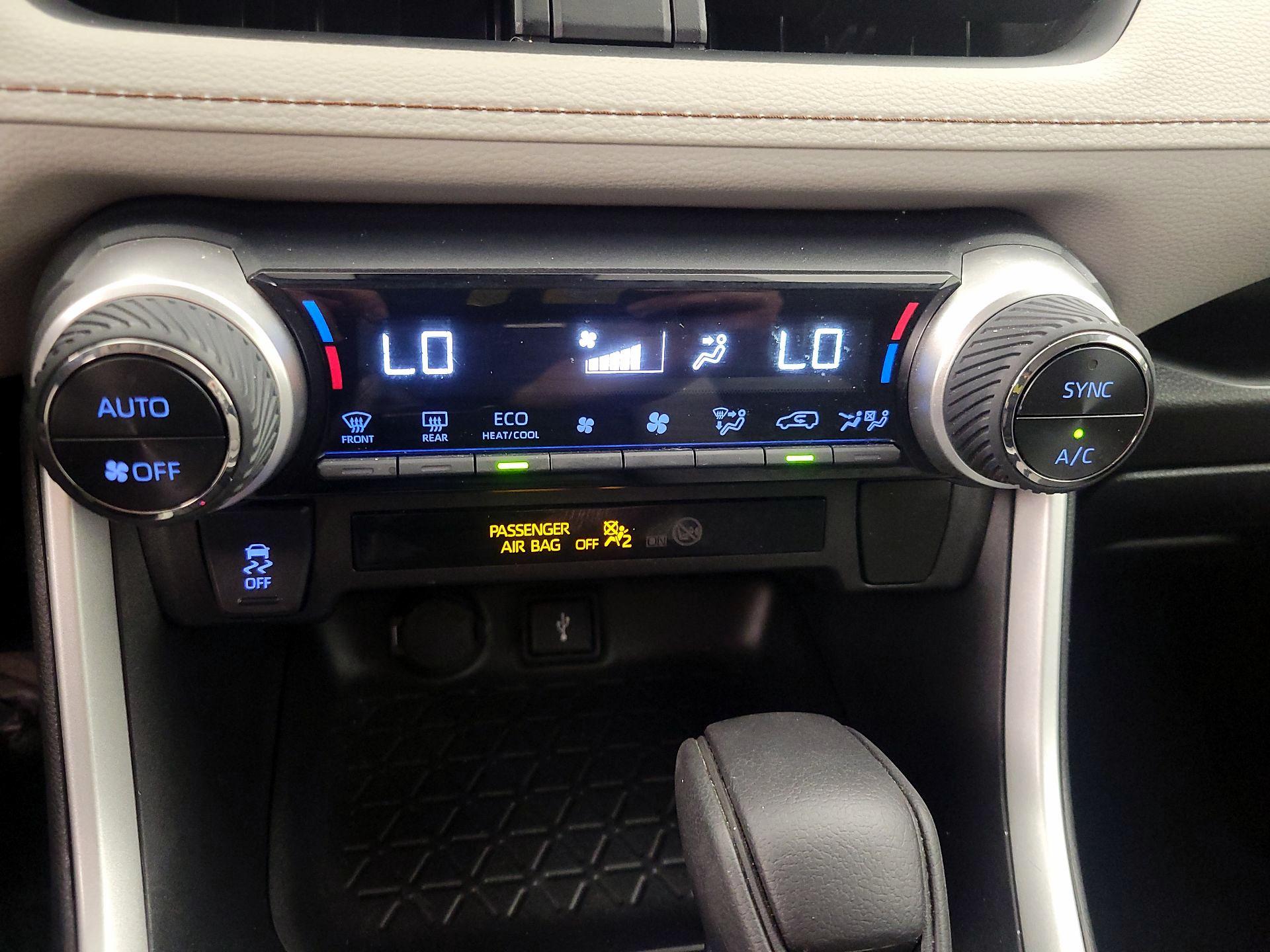 Thumbnail: 2021 Toyota RAV4 - 16