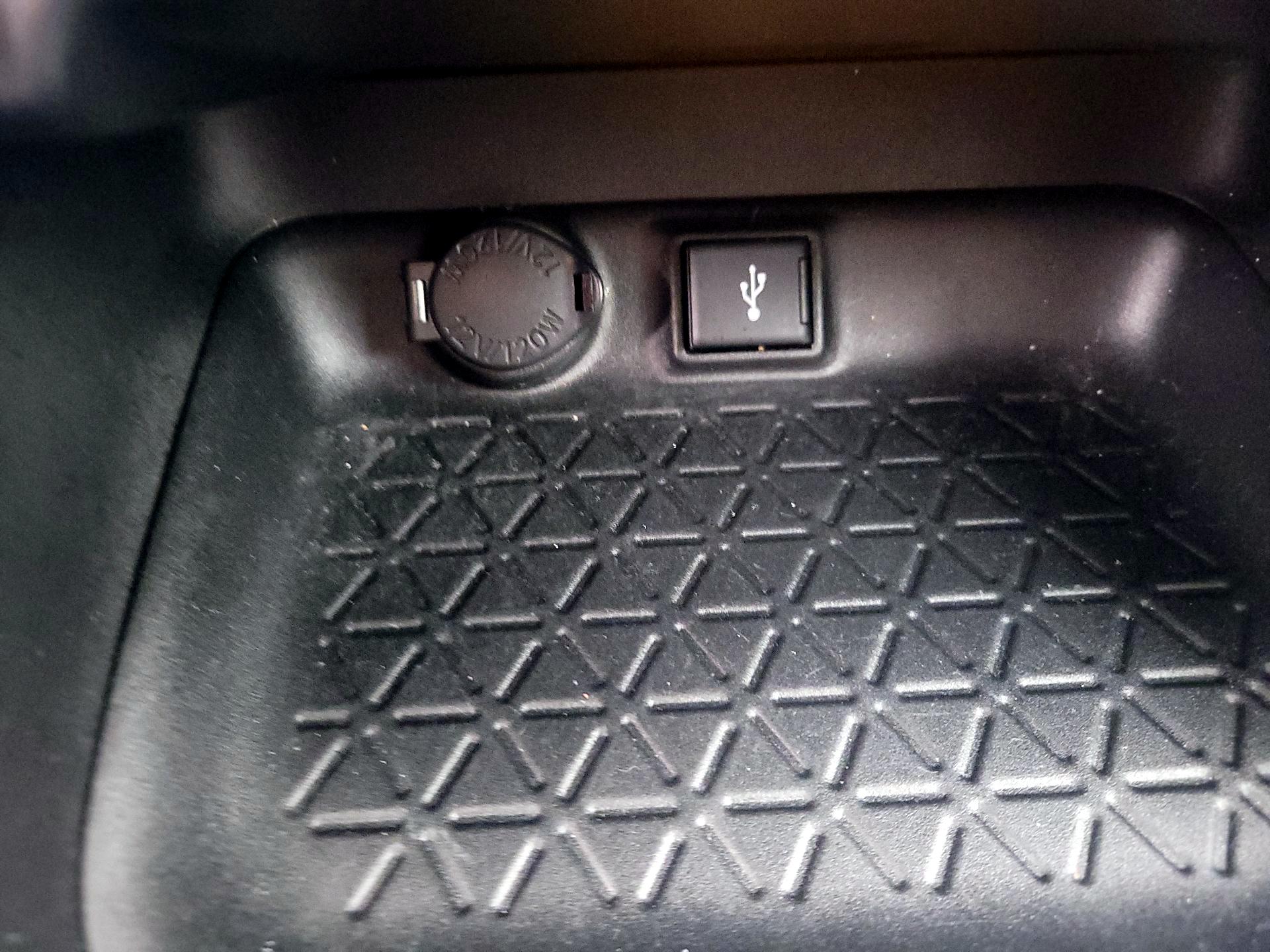 Thumbnail: 2021 Toyota RAV4 - 18