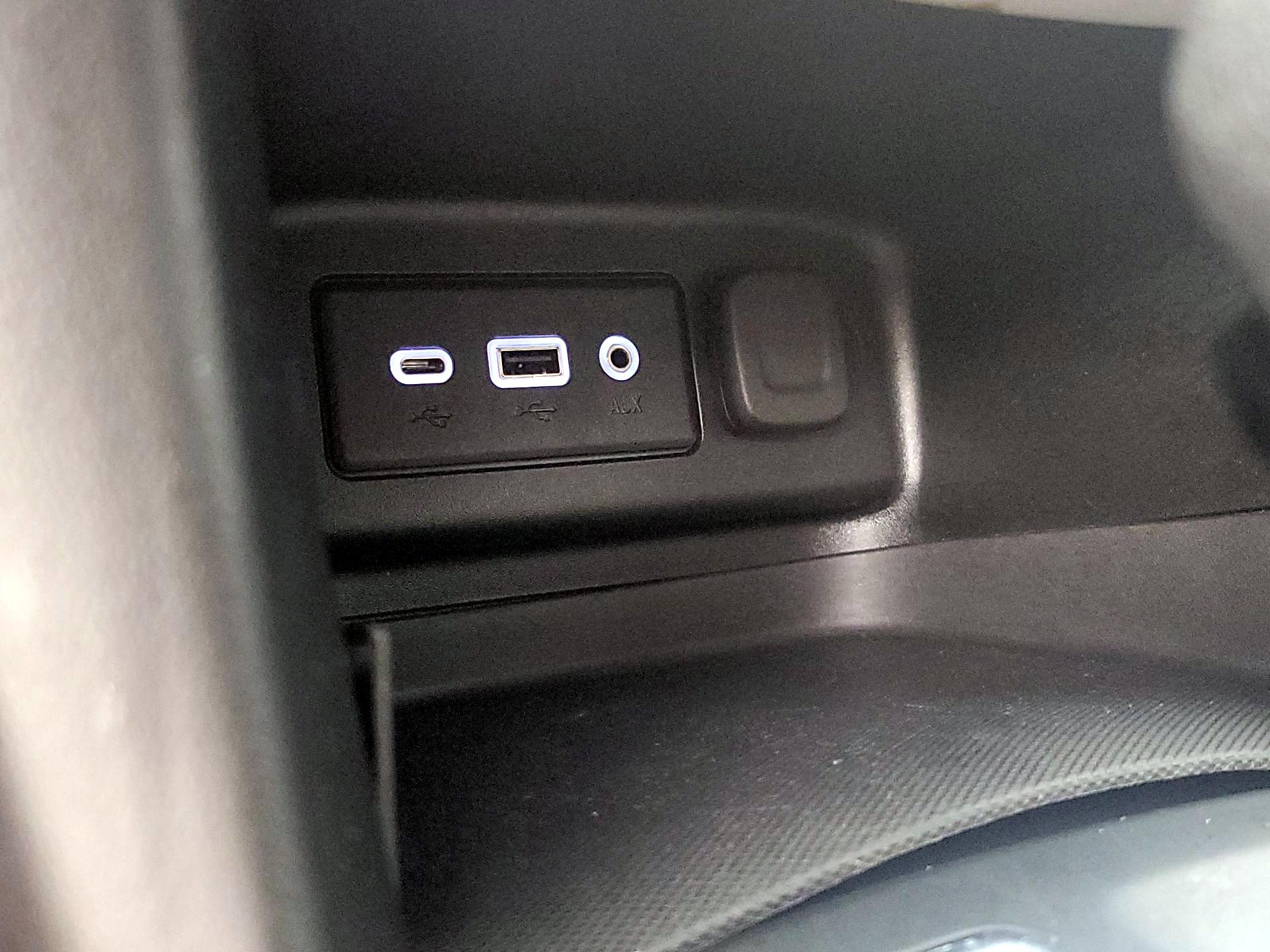 Thumbnail: 2021 Chevrolet Equinox - 18