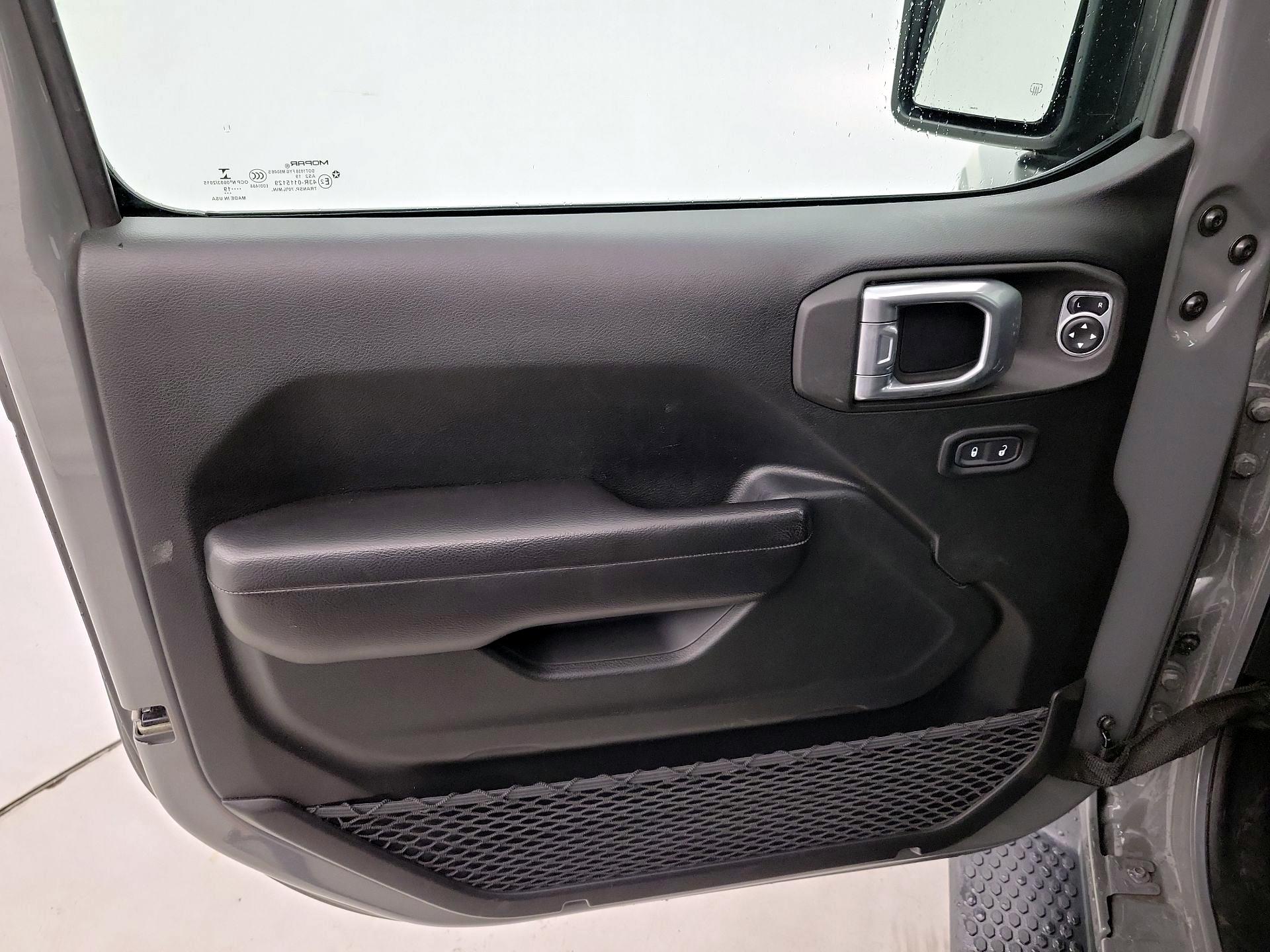 Thumbnail: 2019 Jeep Wrangler - 12