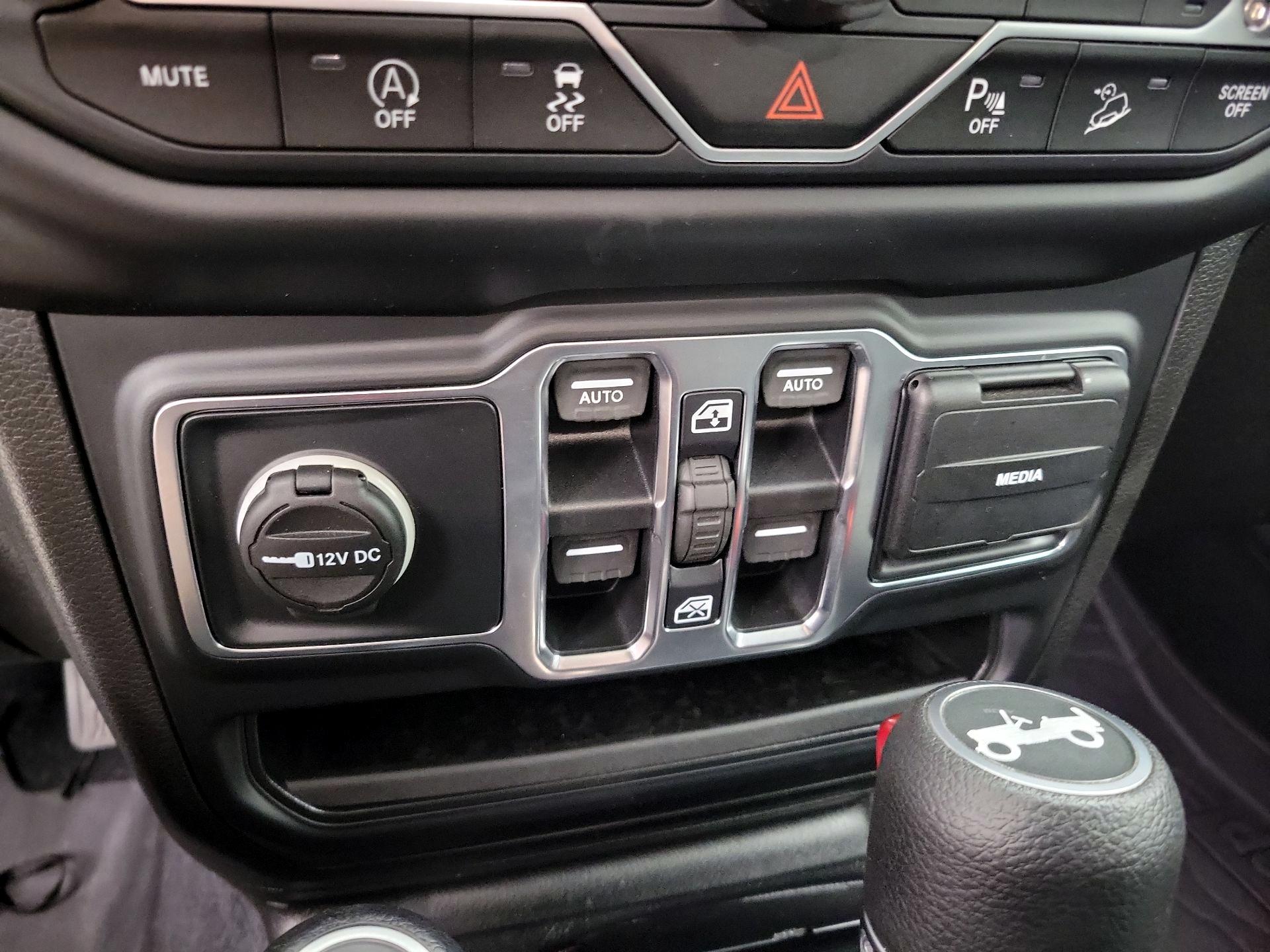 Thumbnail: 2019 Jeep Wrangler - 18