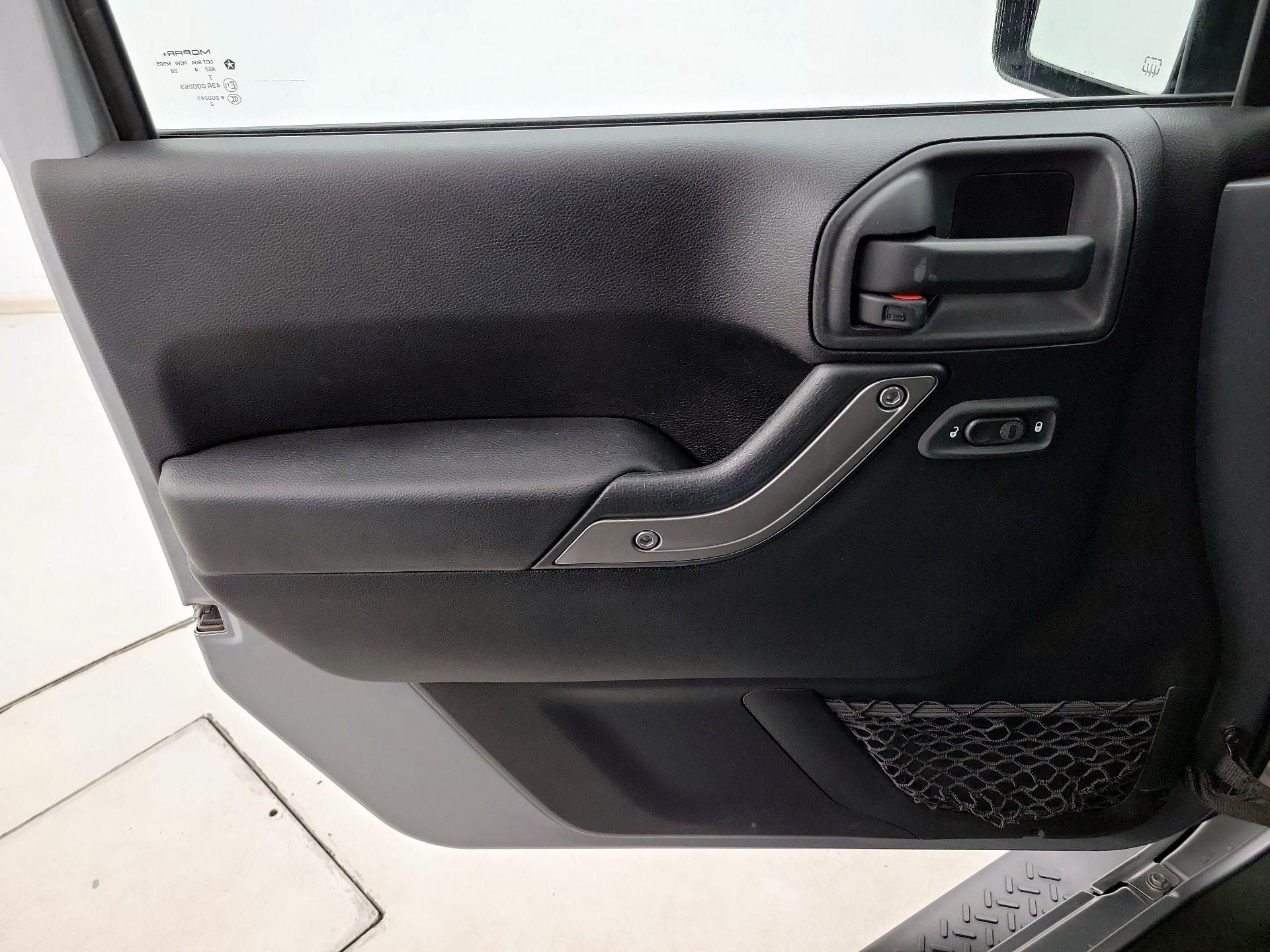 Thumbnail: 2014 Jeep Wrangler - 12