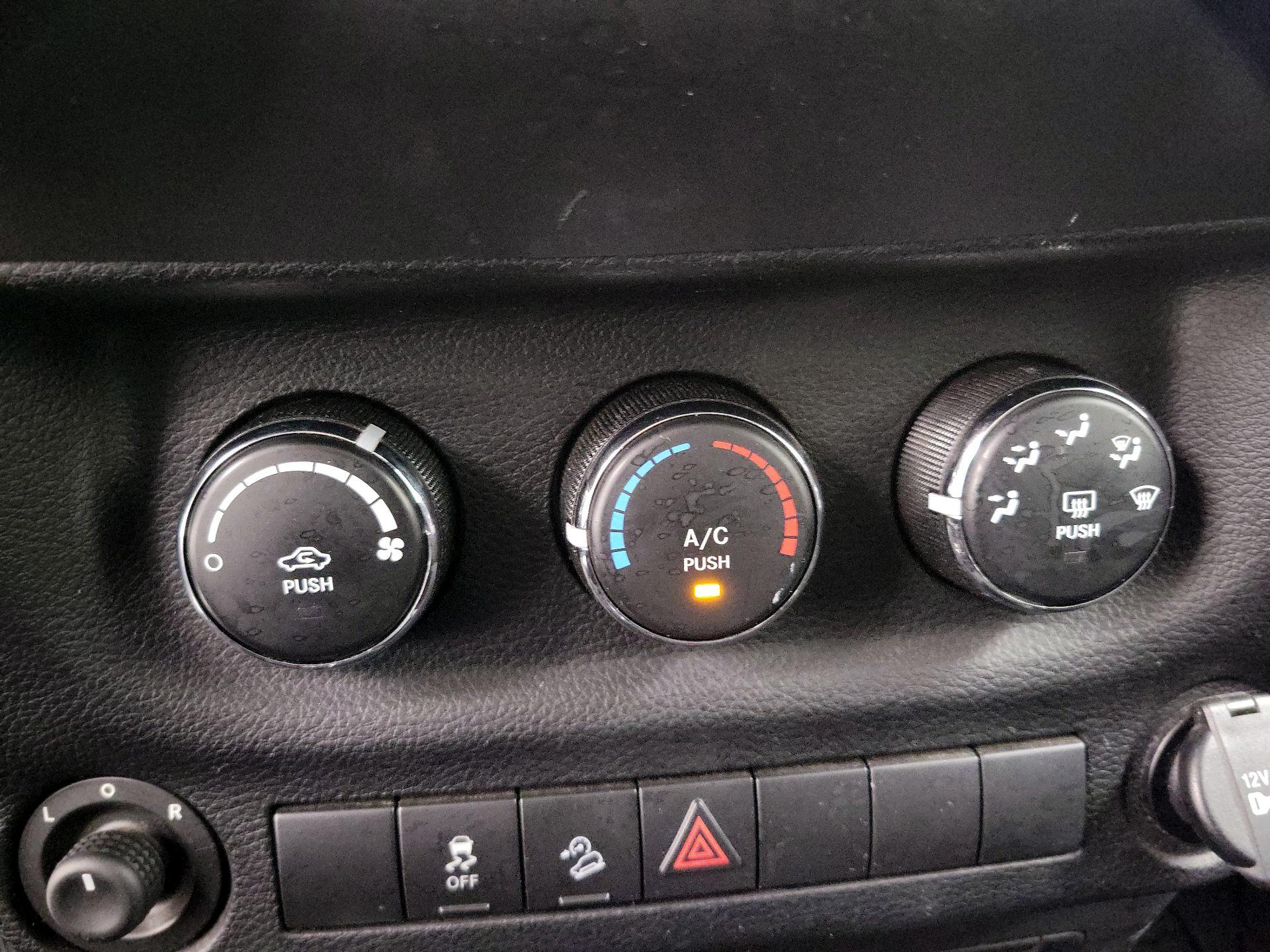 Thumbnail: 2014 Jeep Wrangler - 15