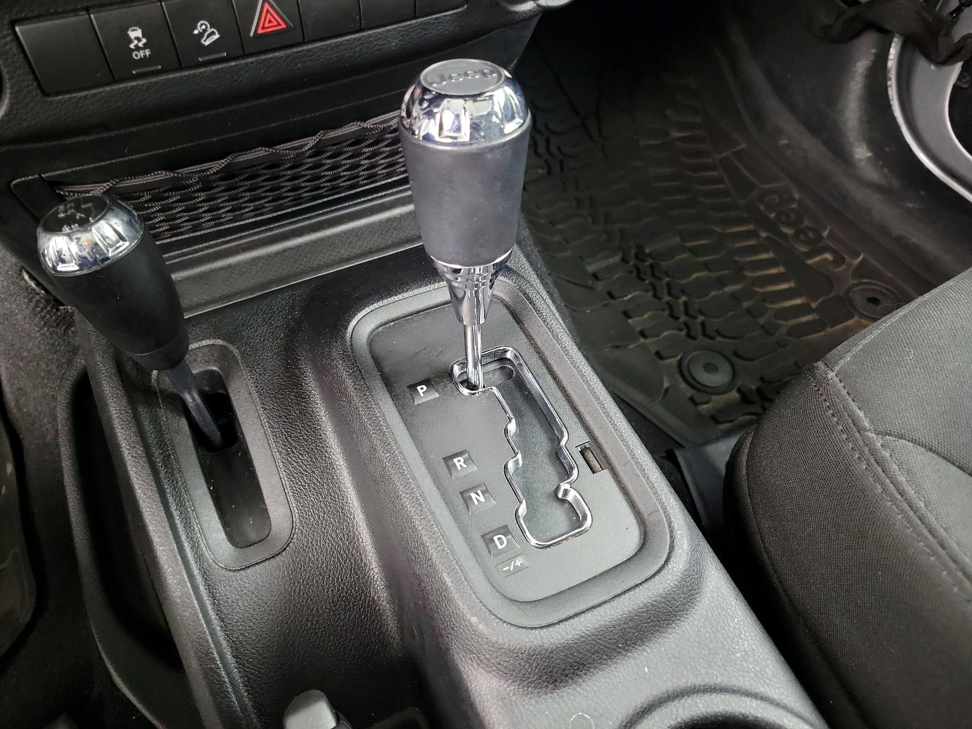 Thumbnail: 2014 Jeep Wrangler - 16