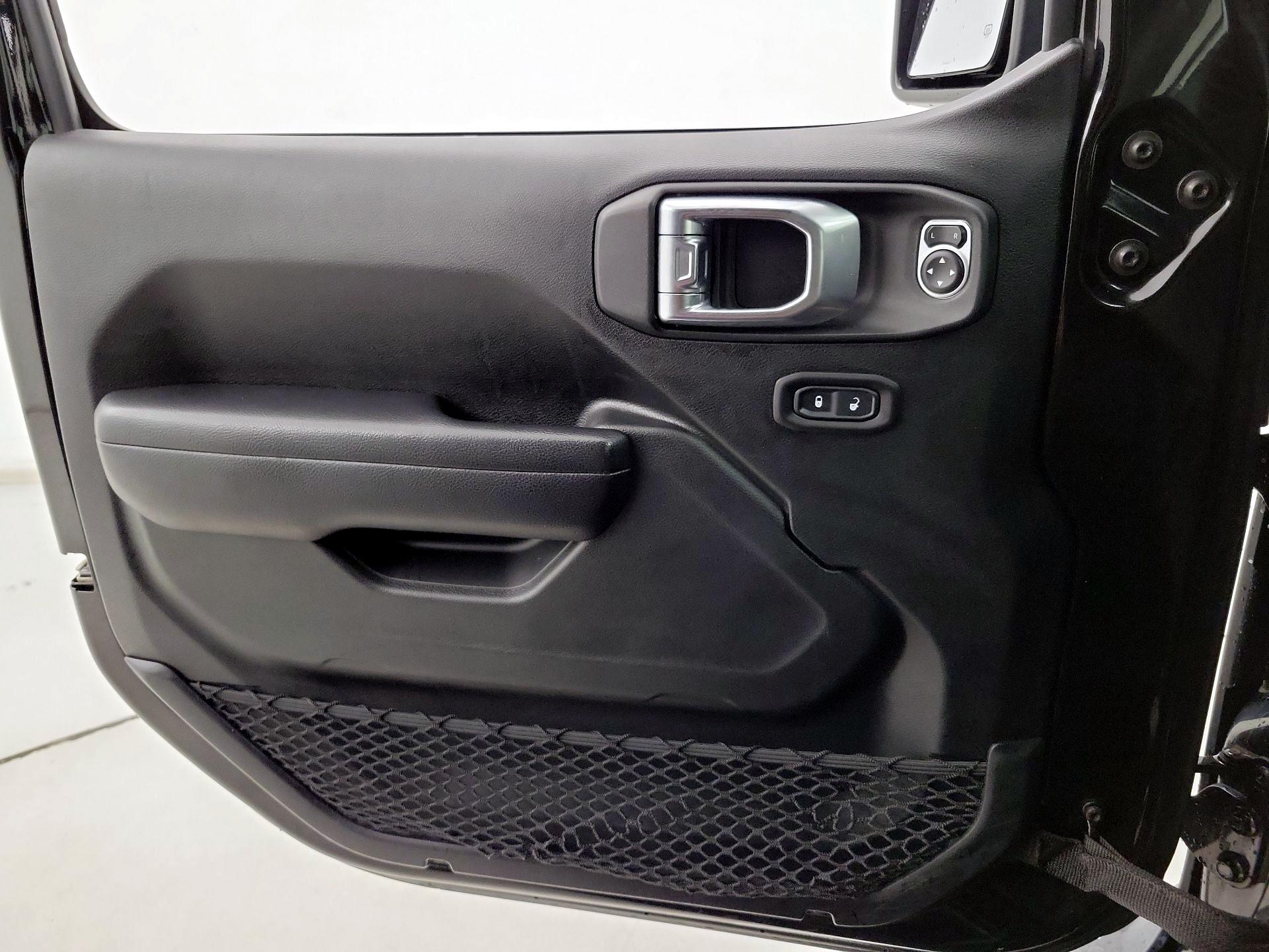 Thumbnail: 2018 Jeep Wrangler - 12