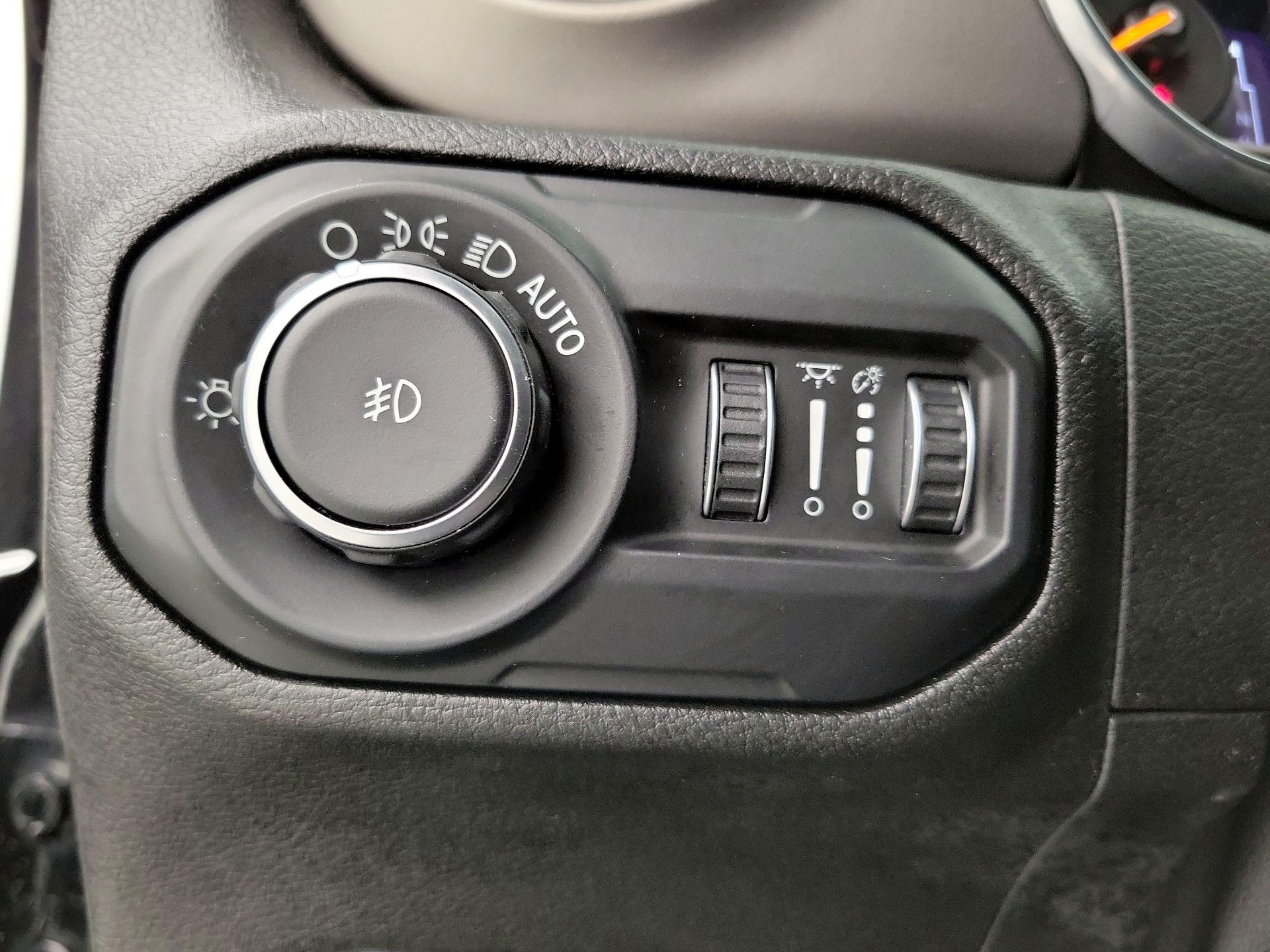 Thumbnail: 2018 Jeep Wrangler - 13