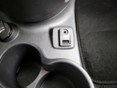 USB/AUX Ports