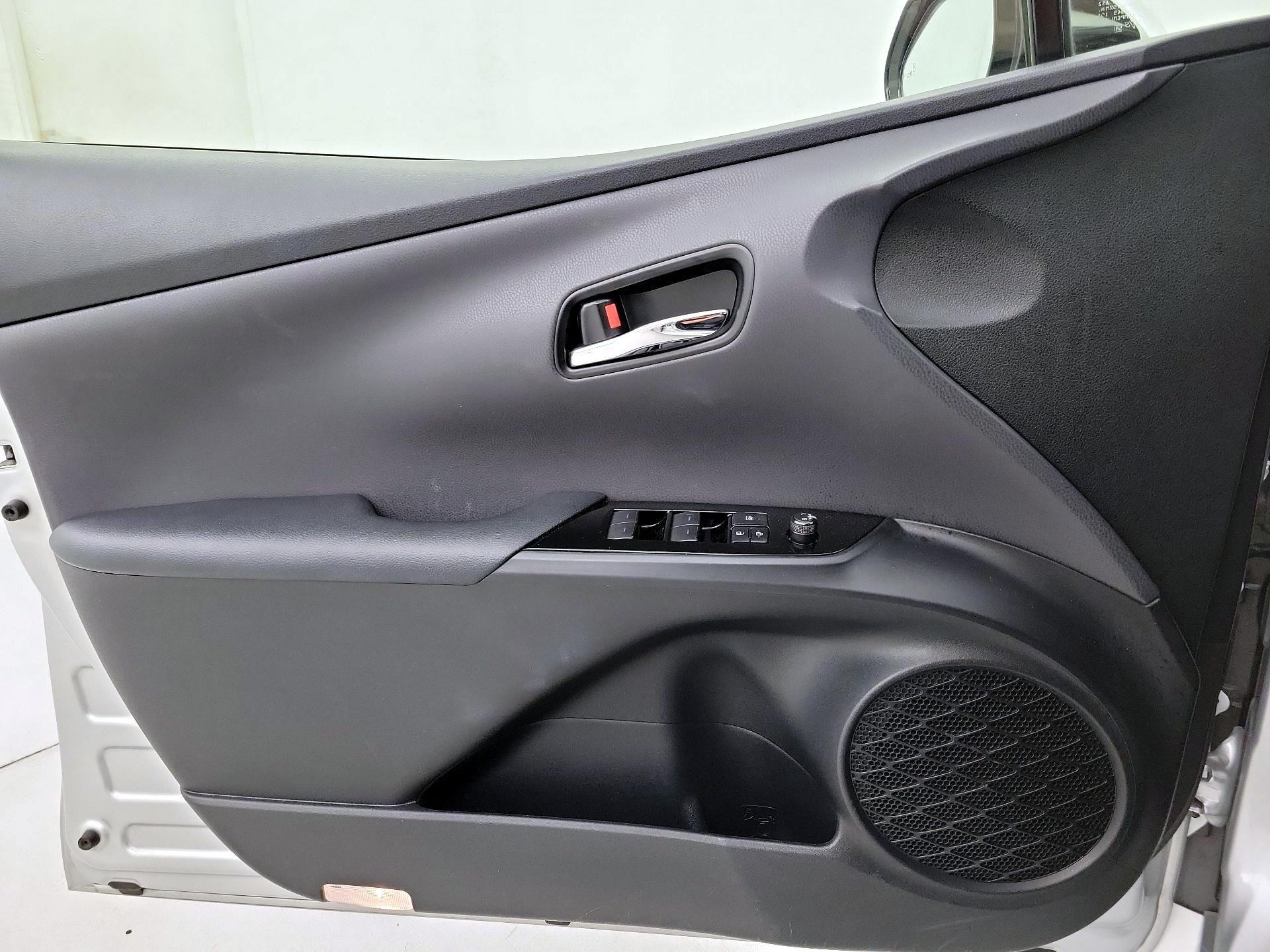 Thumbnail: 2019 Toyota Prius - 12