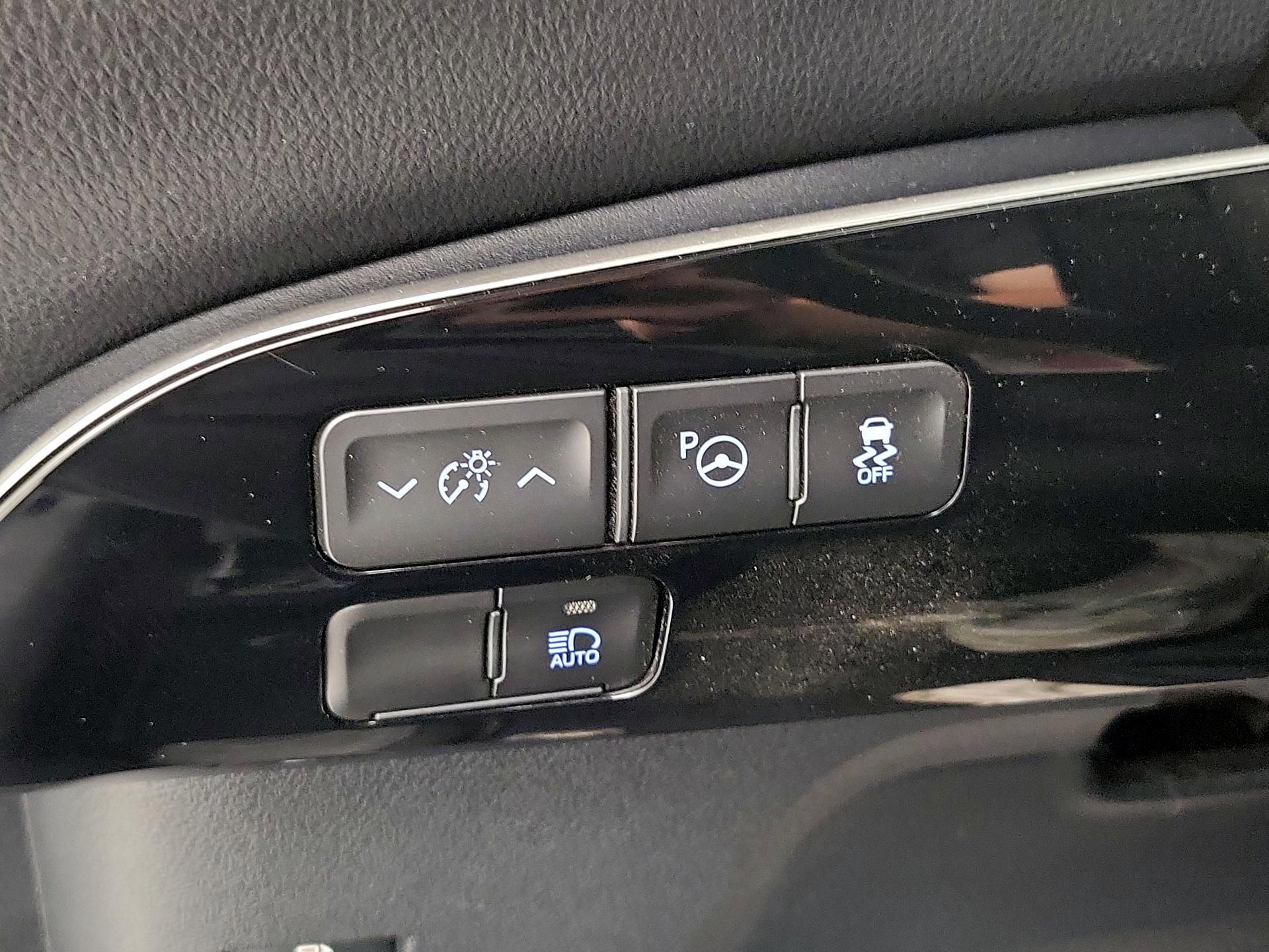 Thumbnail: 2019 Toyota Prius - 13