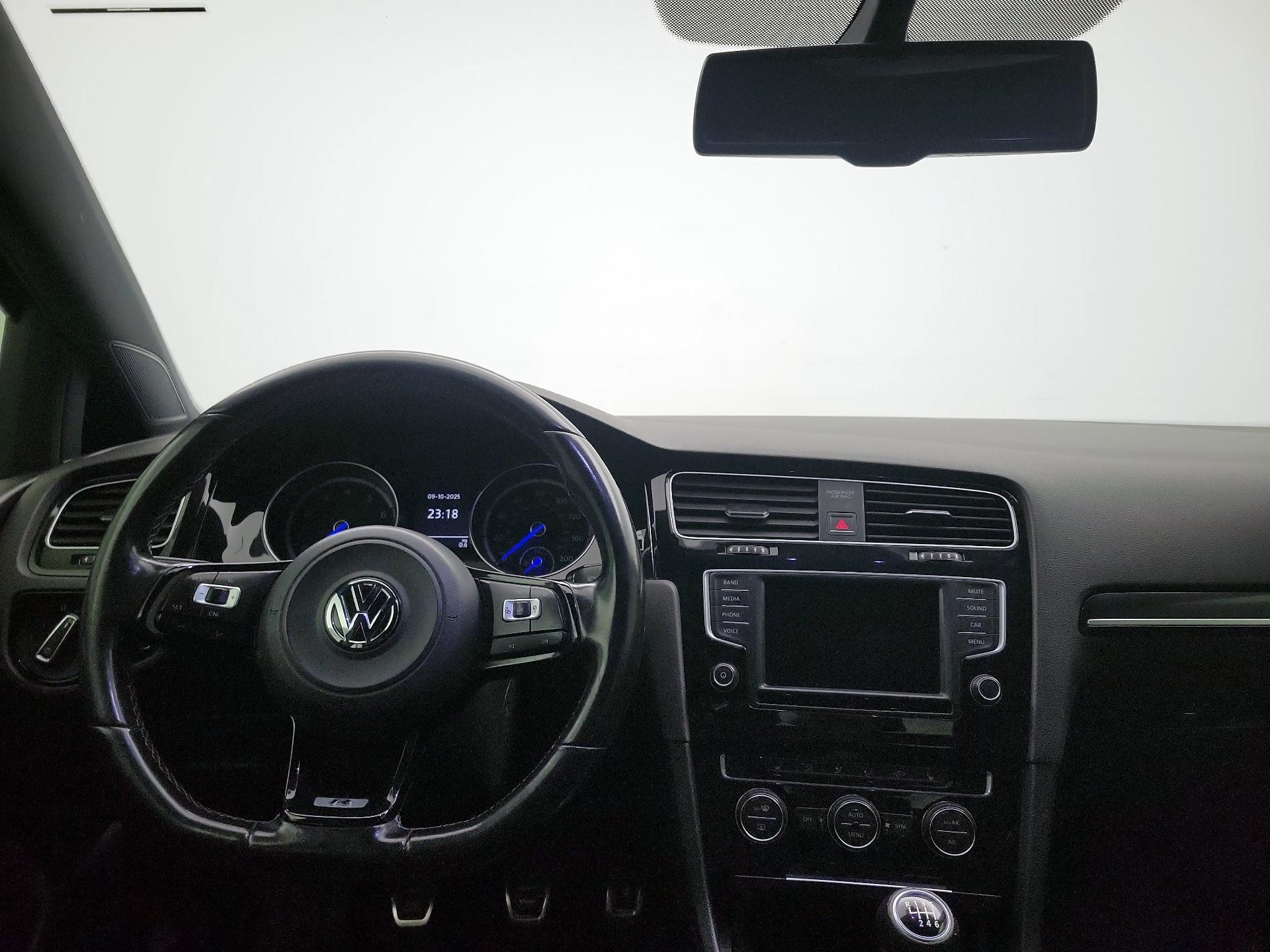 Thumbnail: 2016 Volkswagen Golf - 9