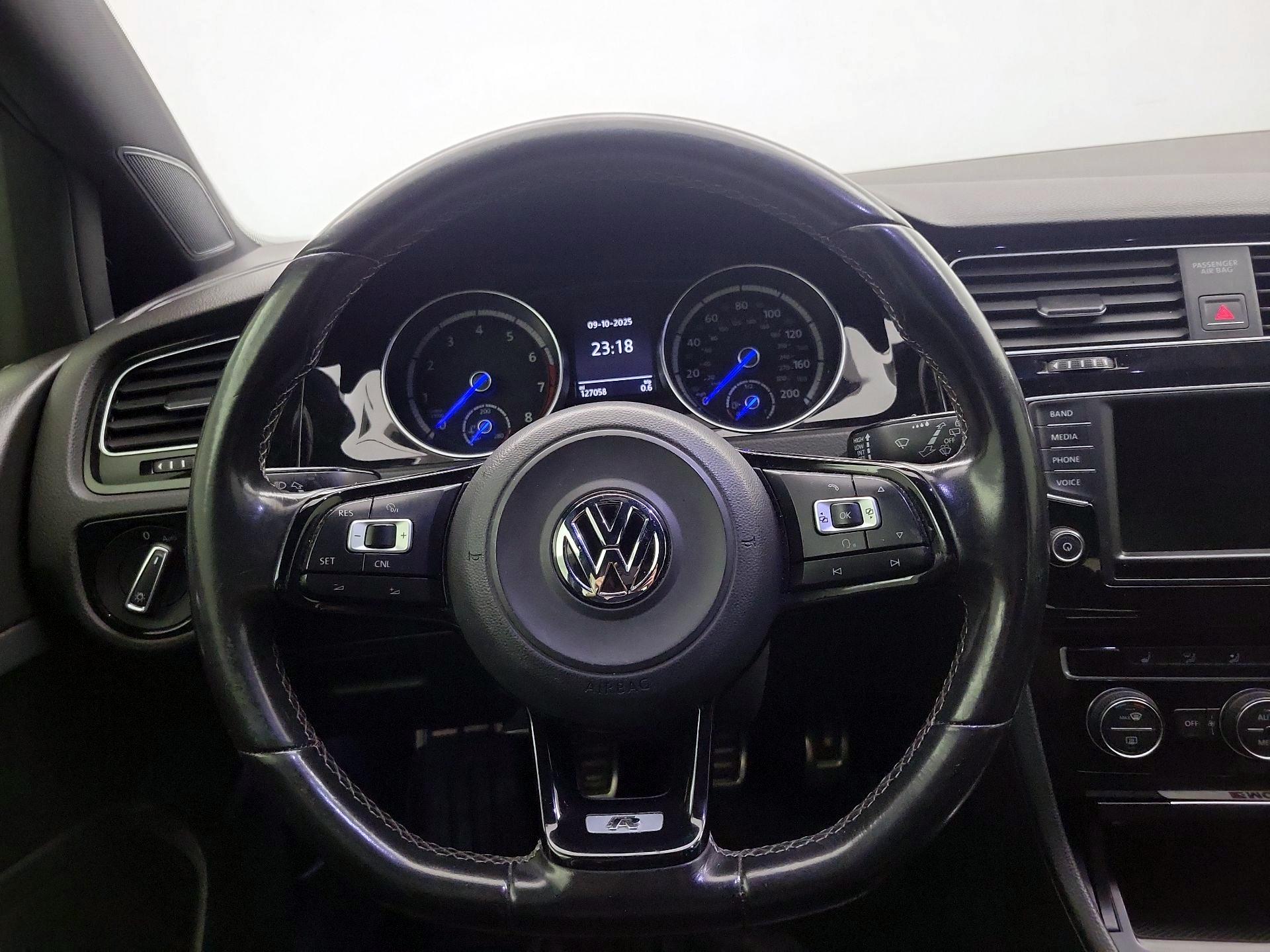 Thumbnail: 2016 Volkswagen Golf - 10
