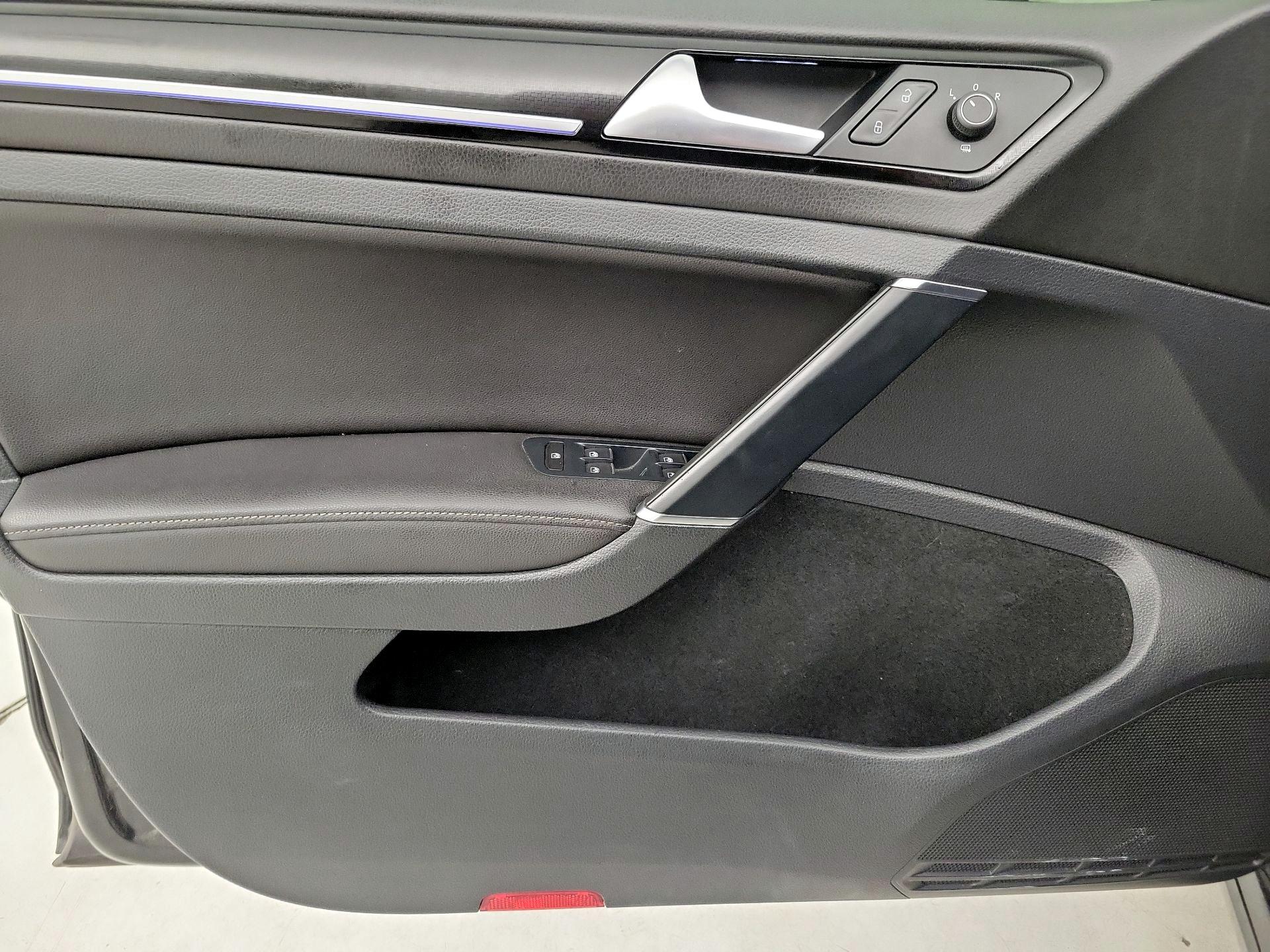 Thumbnail: 2016 Volkswagen Golf - 12