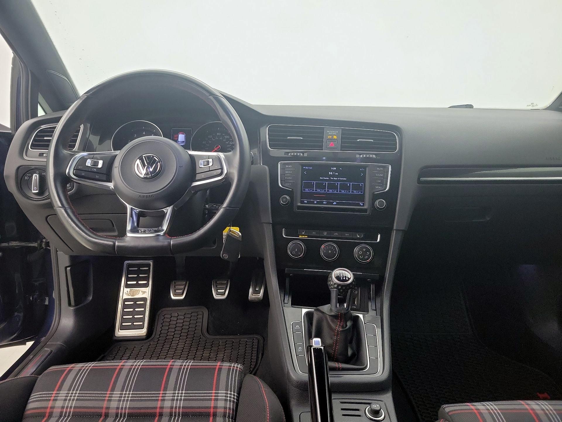 Thumbnail: 2017 Volkswagen Golf - 9