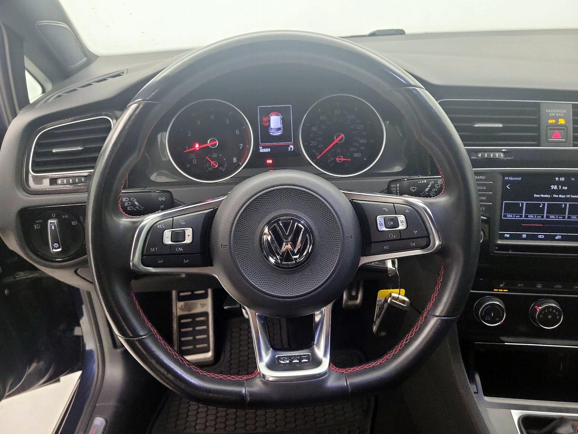 Thumbnail: 2017 Volkswagen Golf - 10