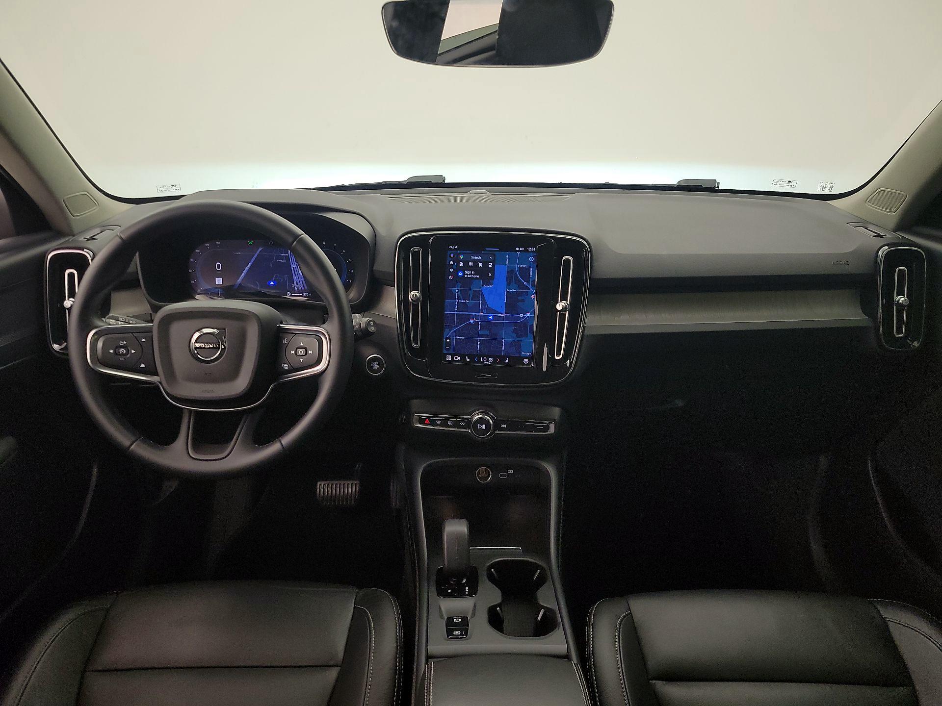 Thumbnail: 2023 Volvo XC40 - 9