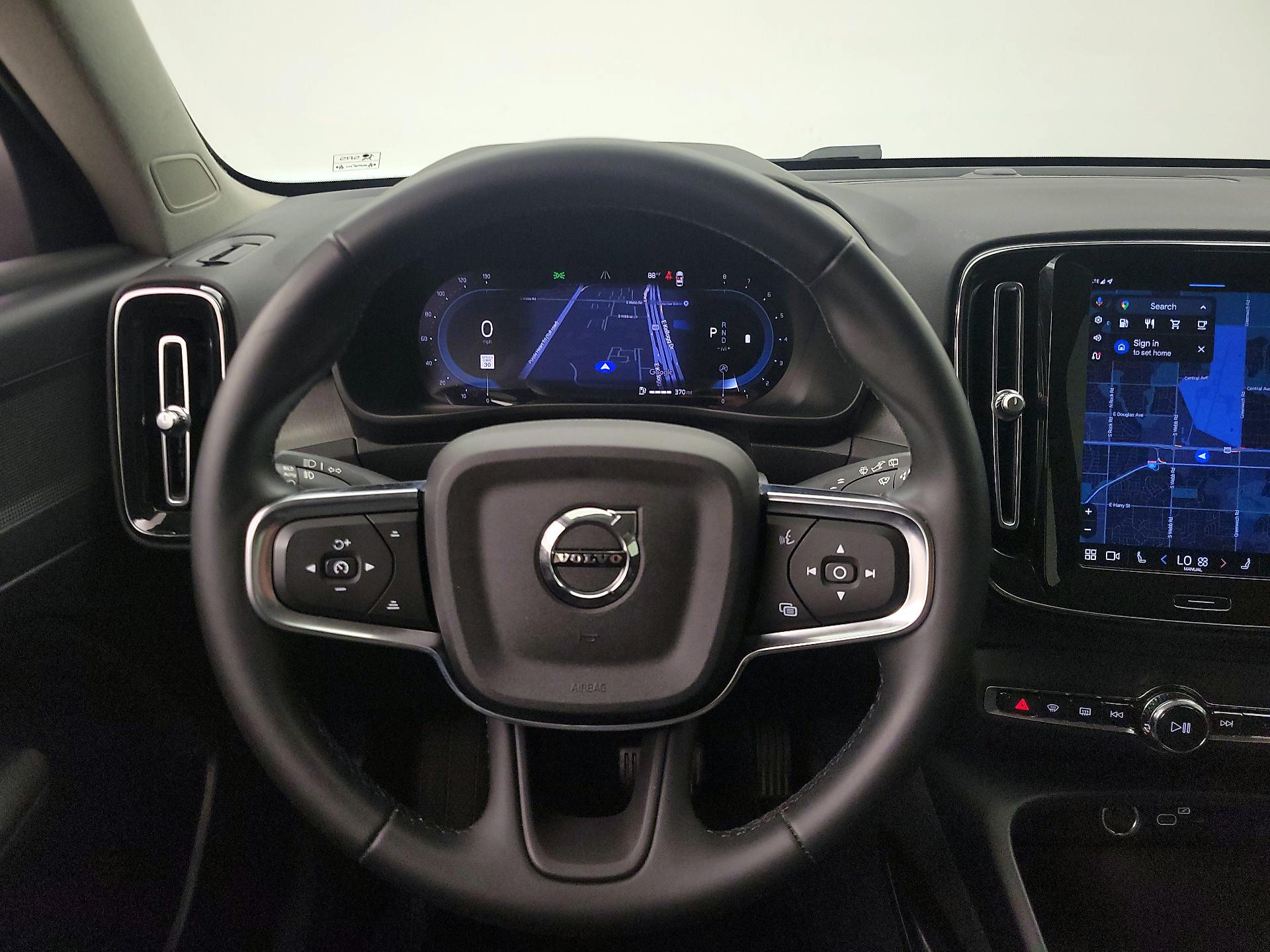 Thumbnail: 2023 Volvo XC40 - 10