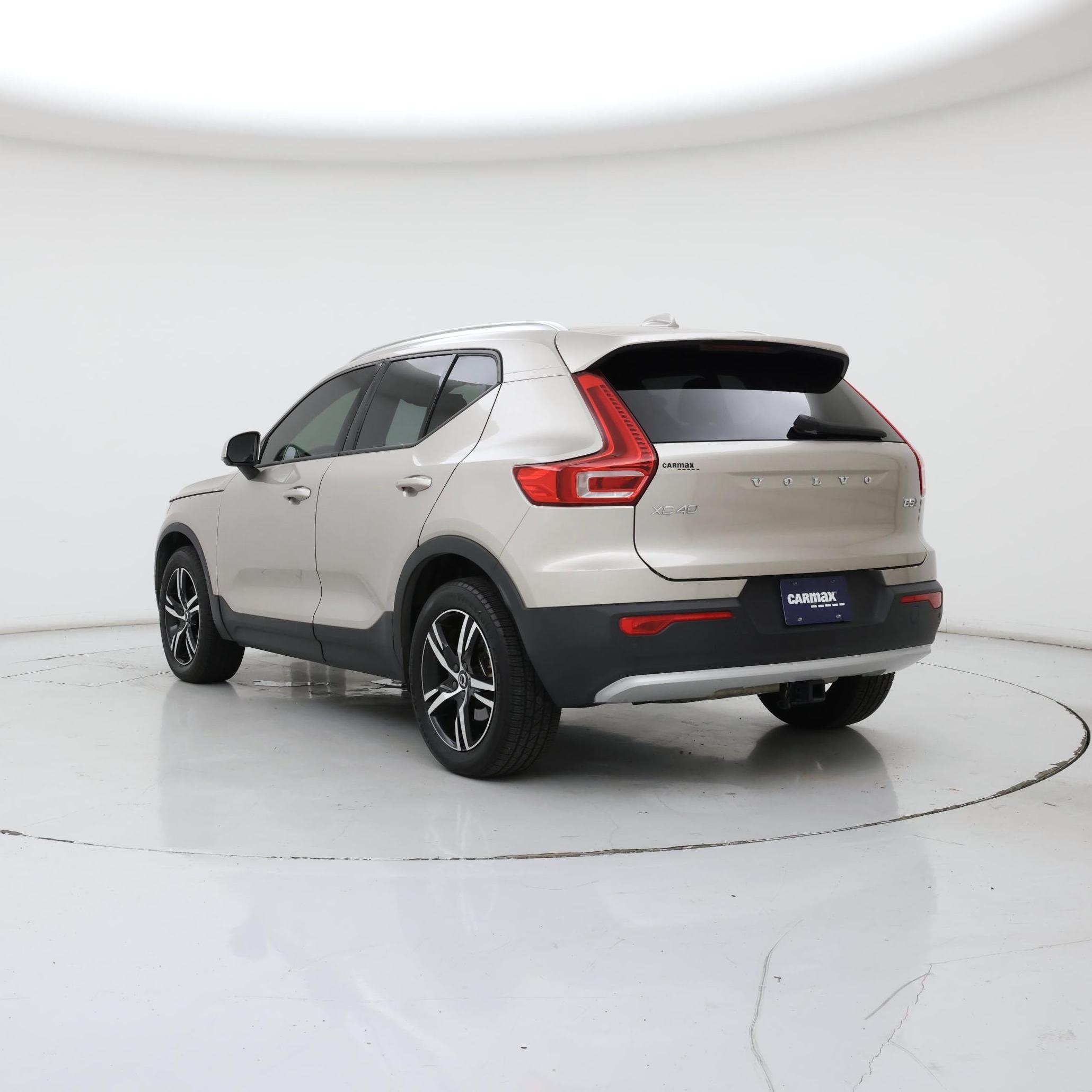 Thumbnail: 2023 Volvo XC40 - 2
