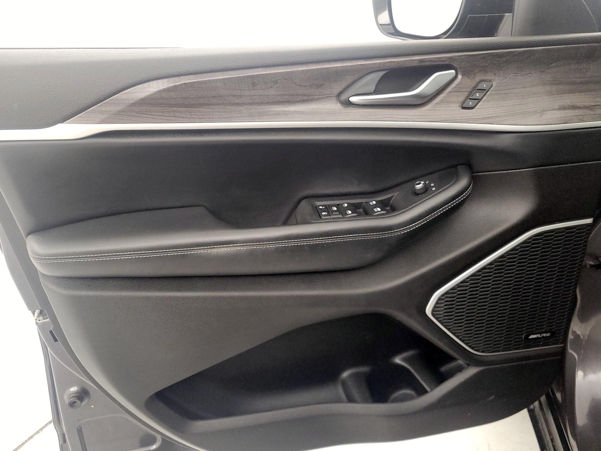 Thumbnail: 2022 Jeep Grand Cherokee - 12