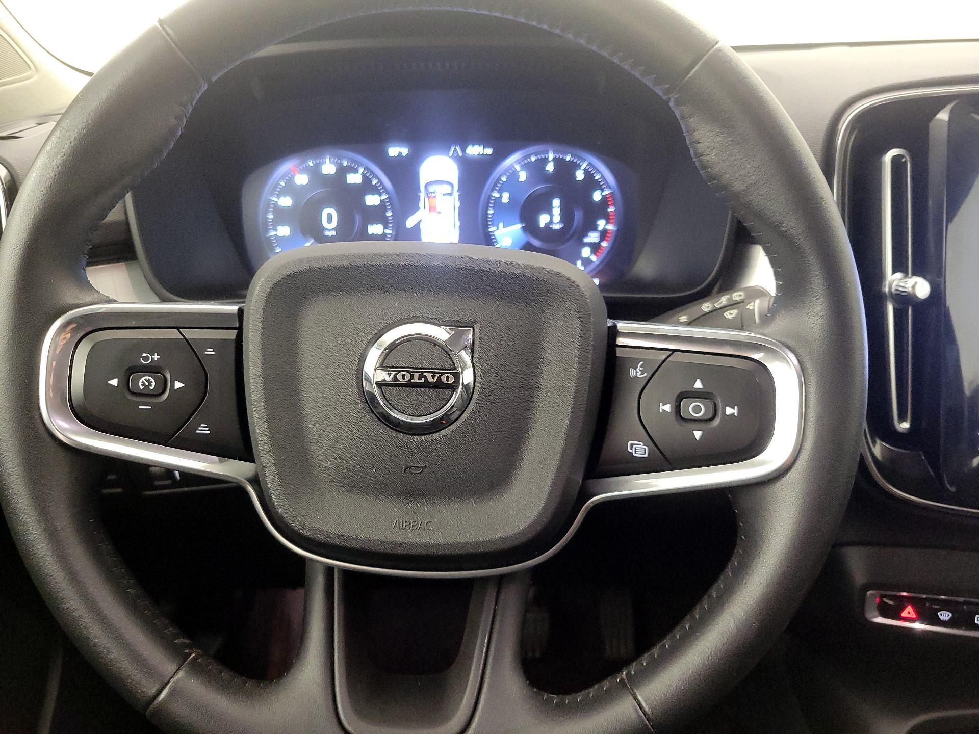 Thumbnail: 2021 Volvo XC40 - 10