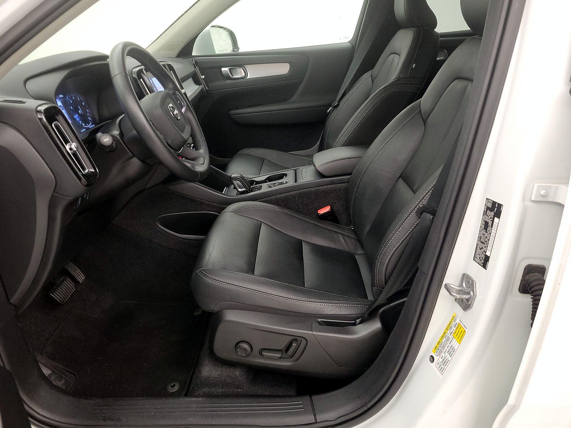 Thumbnail: 2021 Volvo XC40 - 11