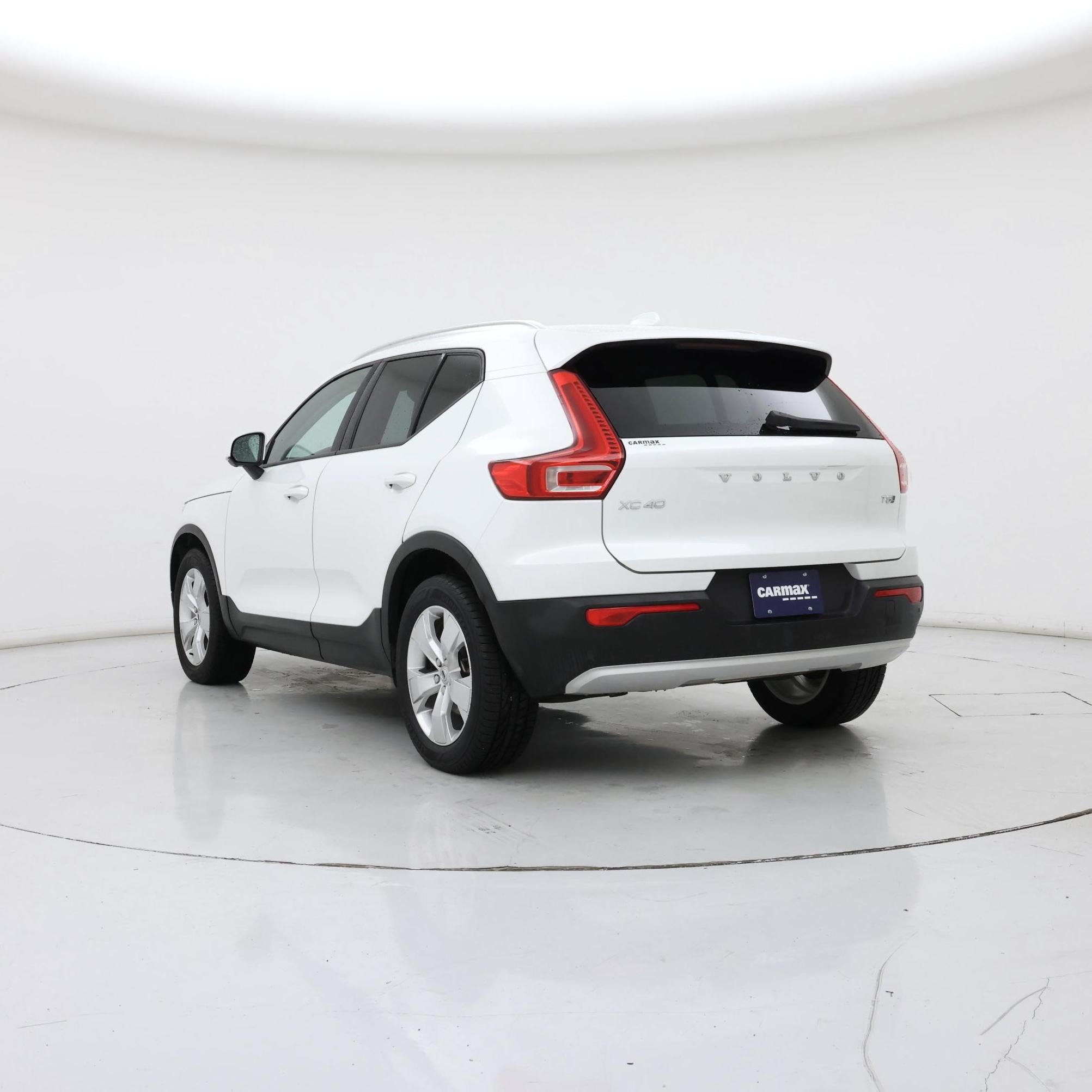 Thumbnail: 2021 Volvo XC40 - 2
