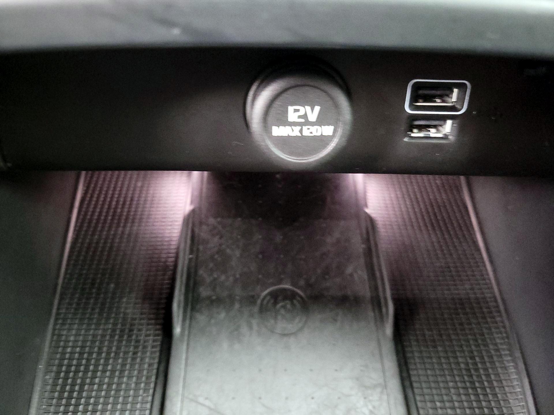 Thumbnail: 2021 Volvo XC40 - 19