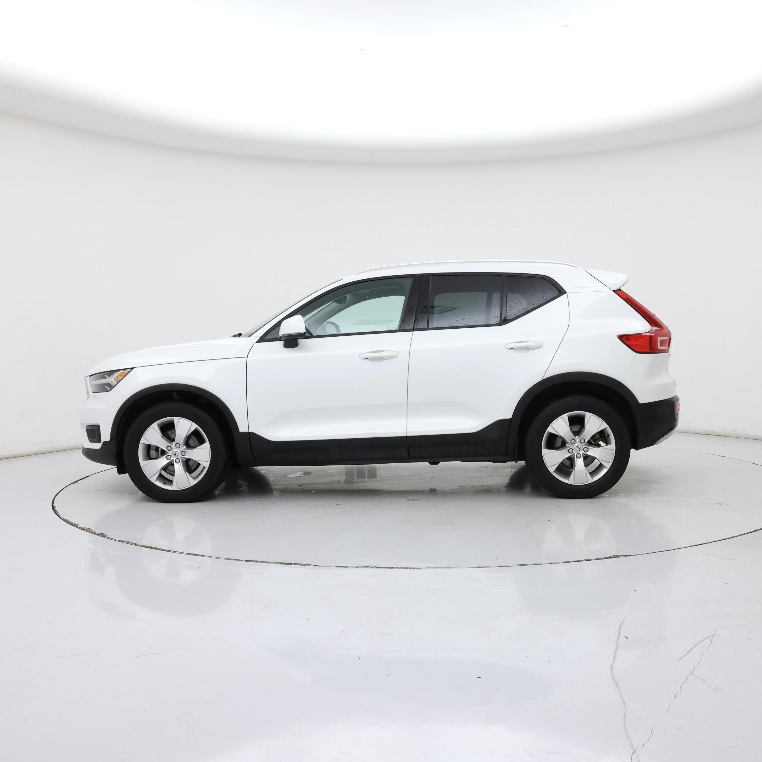 Thumbnail: 2021 Volvo XC40 - 3