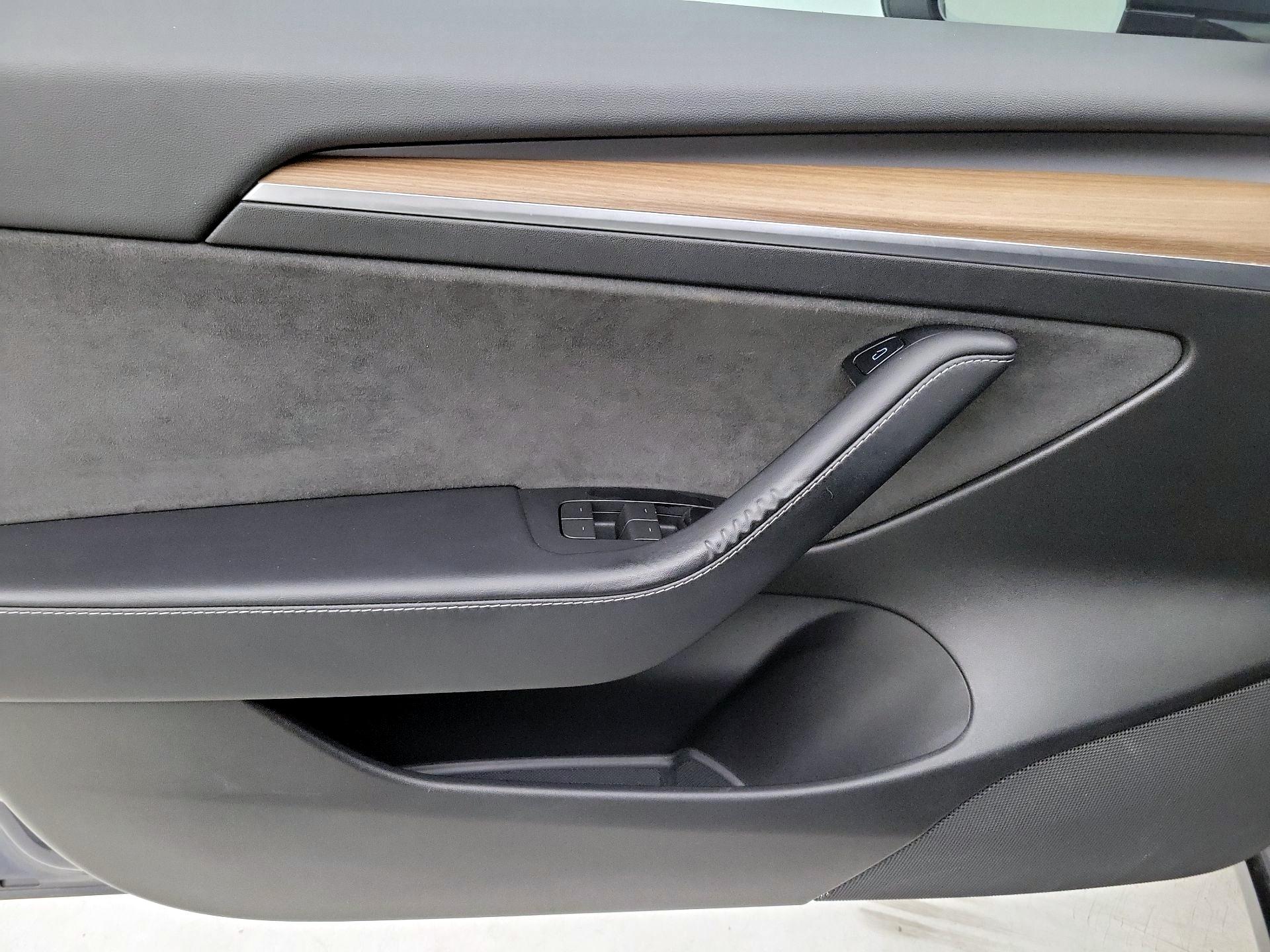 Thumbnail: 2022 Tesla Model 3 - 12