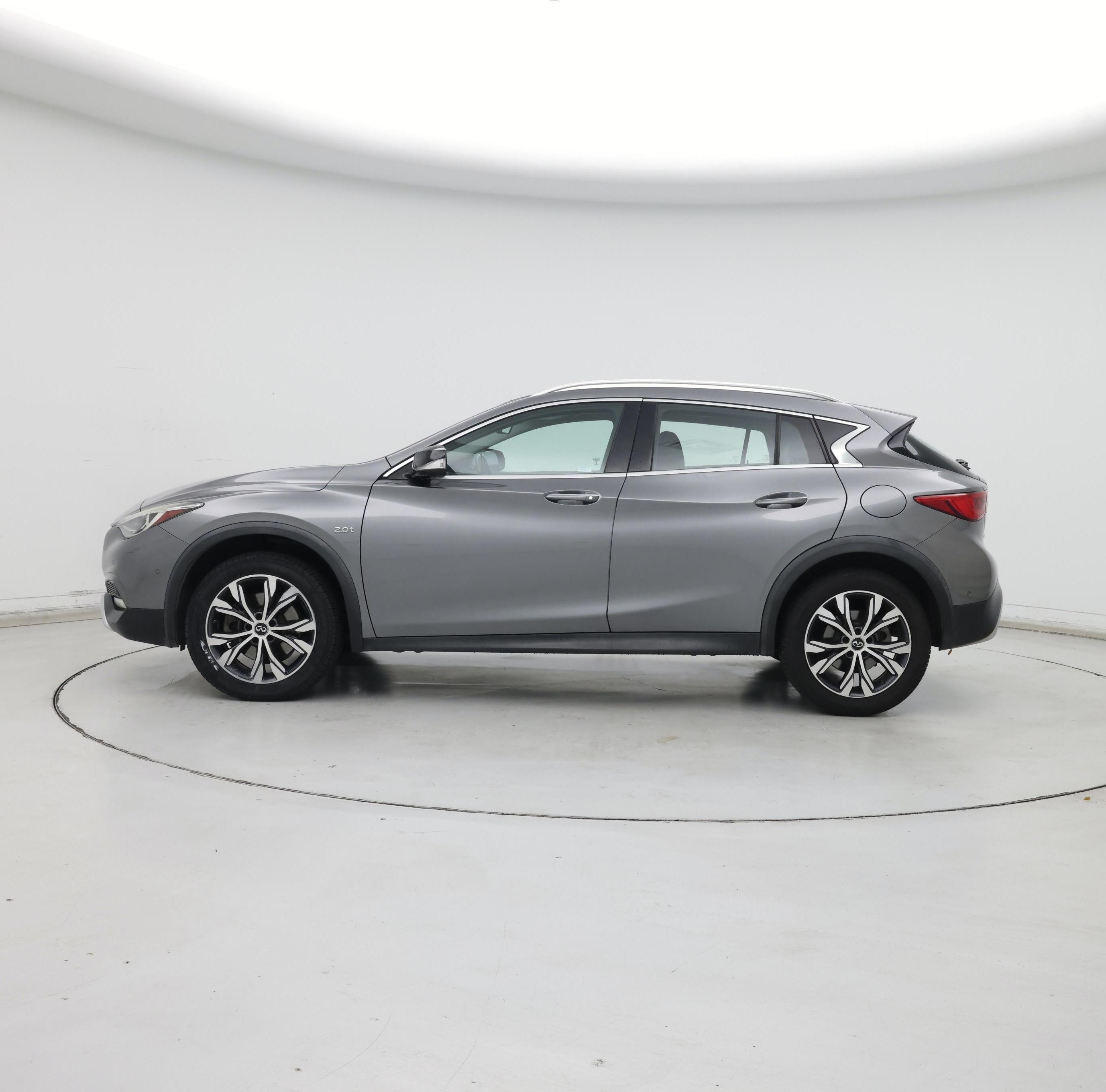 Thumbnail: 2017 INFINITI QX30 - 3