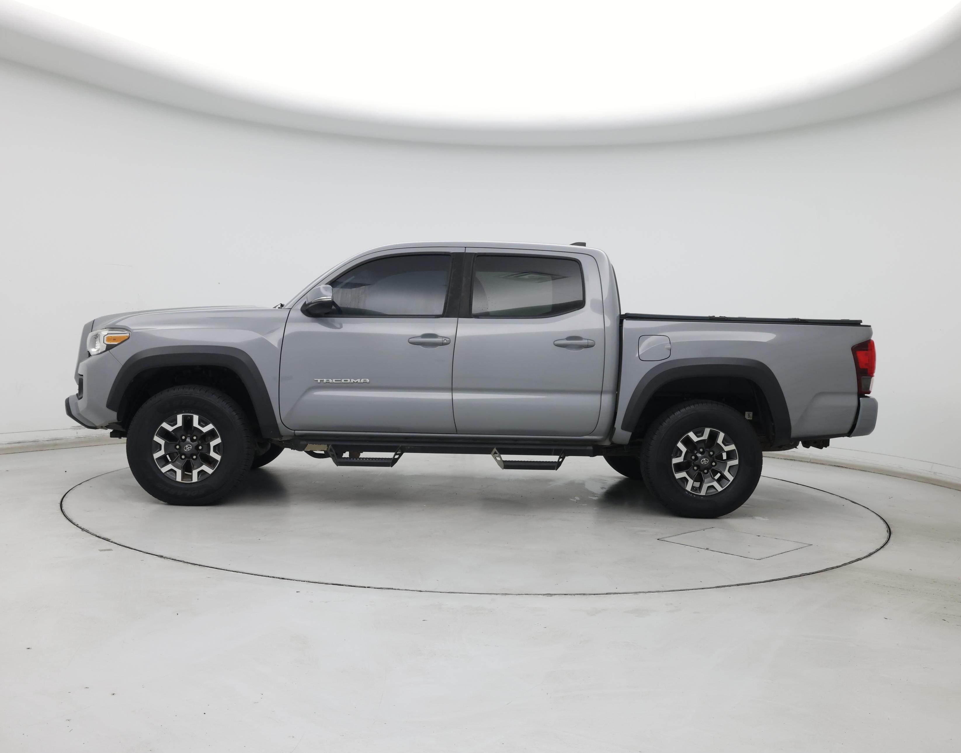 Thumbnail: 2019 Toyota Tacoma - 3