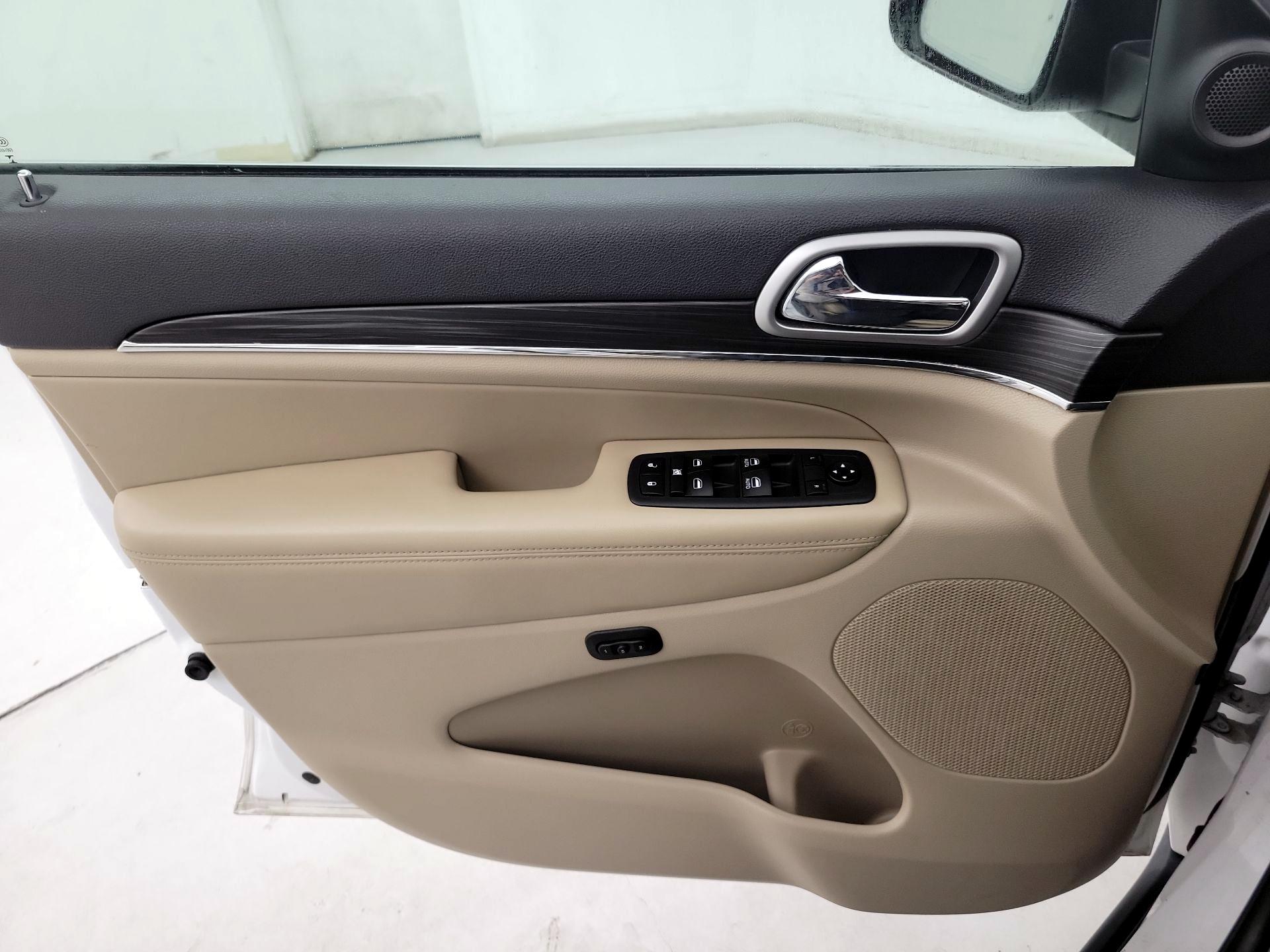 Thumbnail: 2019 Jeep Grand Cherokee - 12