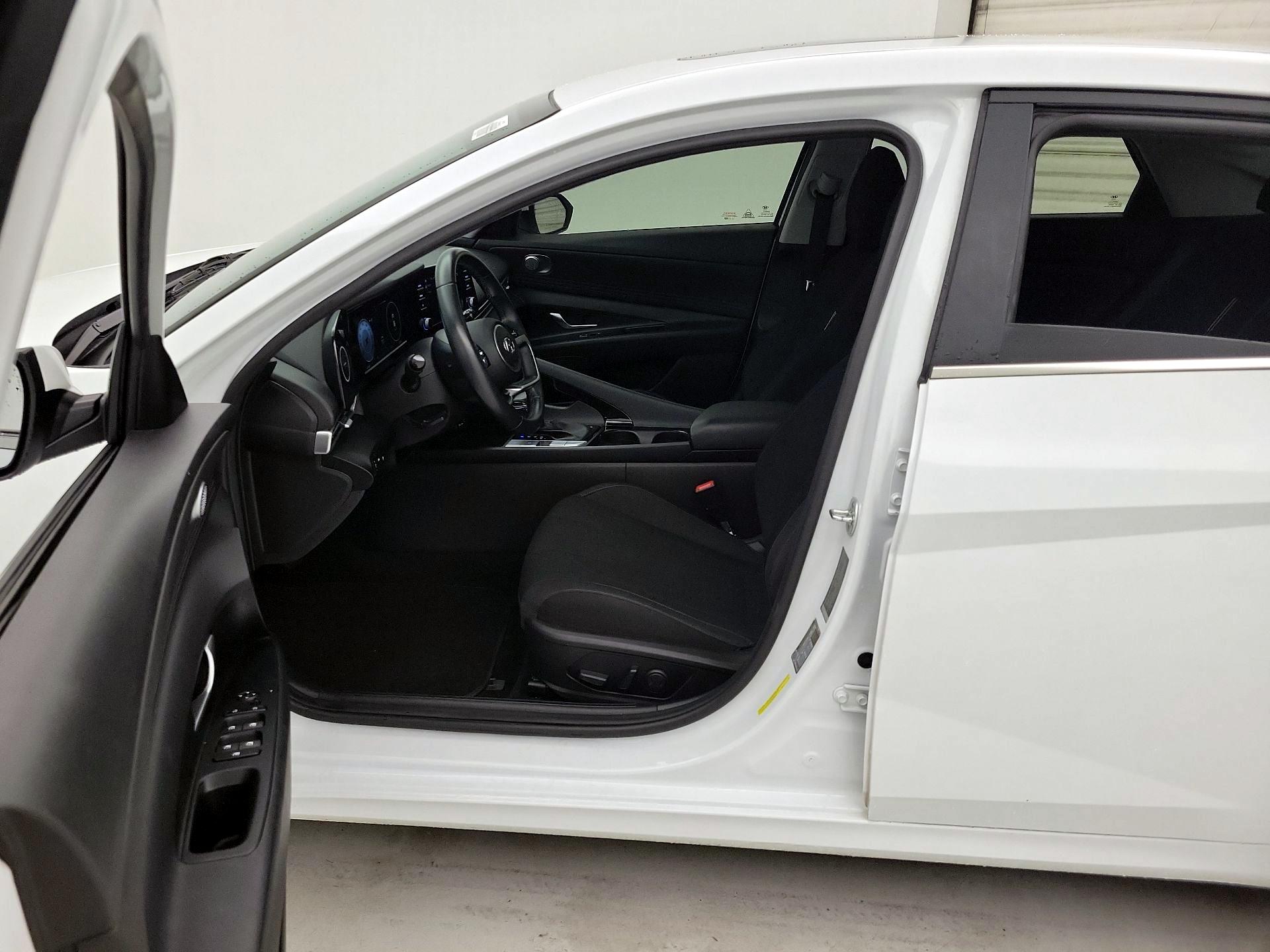 Thumbnail: 2022 Hyundai Elantra - 11