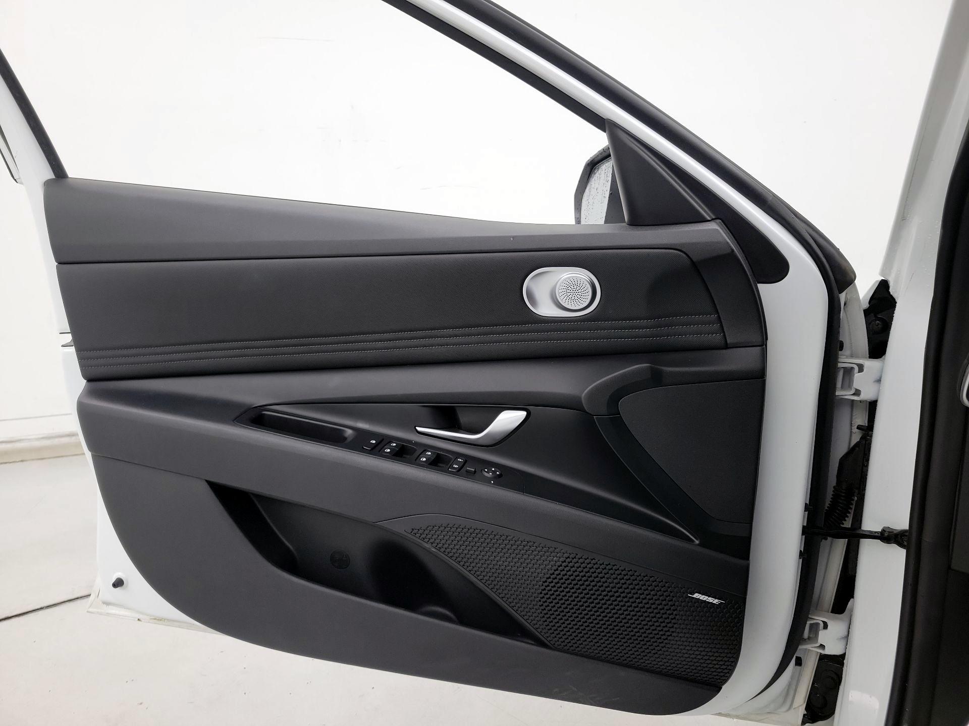 Thumbnail: 2022 Hyundai Elantra - 12