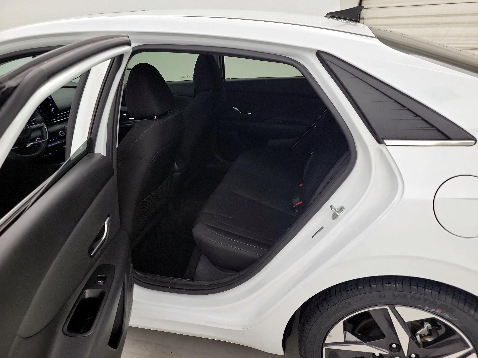 Thumbnail: 2022 Hyundai Elantra - 20